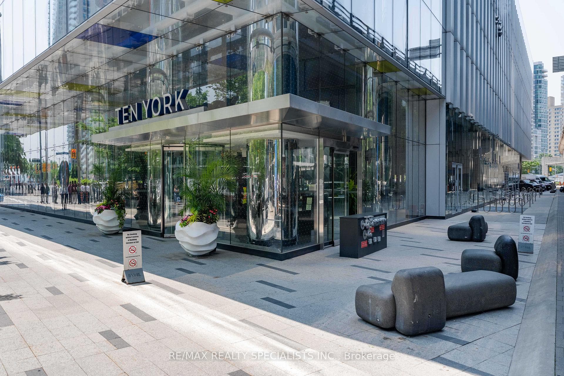 10 York Street Unit 4303, Downtown Toronto / Waterfront