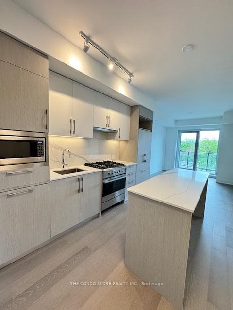 8 Manor Road Unit 503, Toronto C03