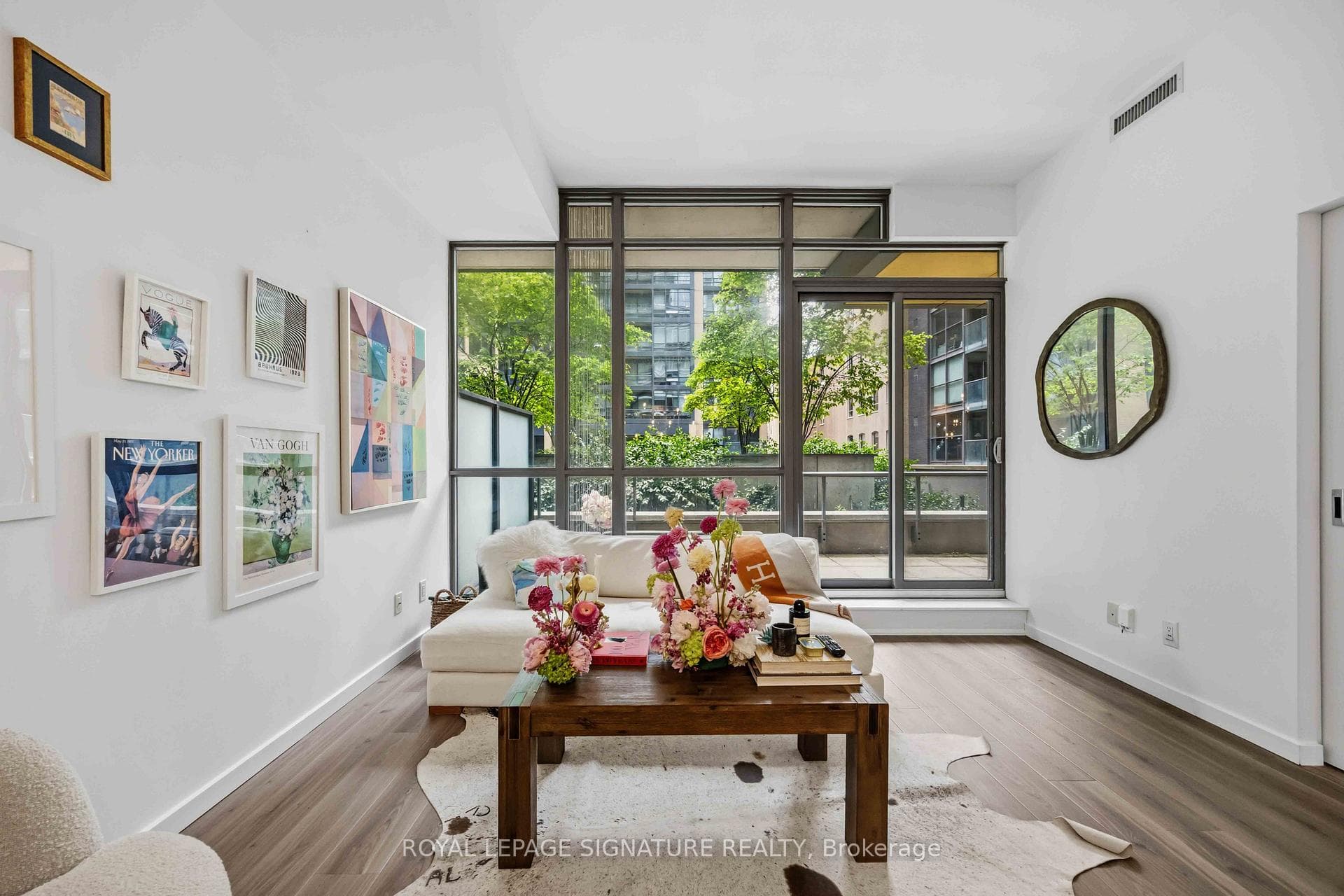 8 Charlotte Street Unit 202, Downtown Toronto / Waterfront