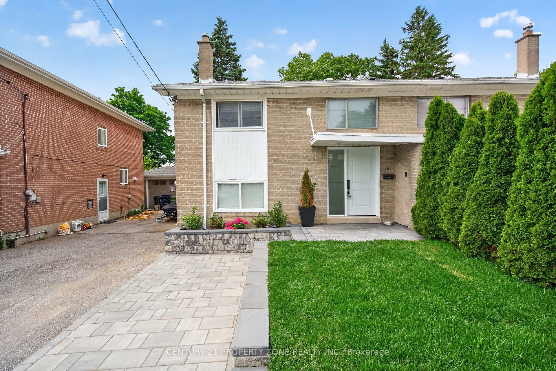 121 Saint Lucie Drive, Downsview / Black Creek, ON M9M 1T4 - Photo 1