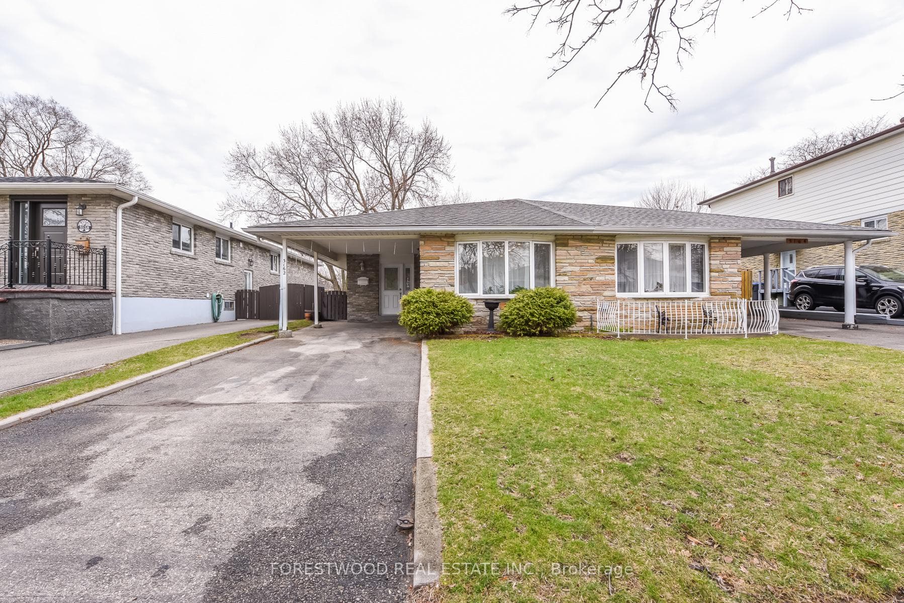 3162 Corrigan Drive, Mississauga, ON L4Y 3C6 - Photo 1