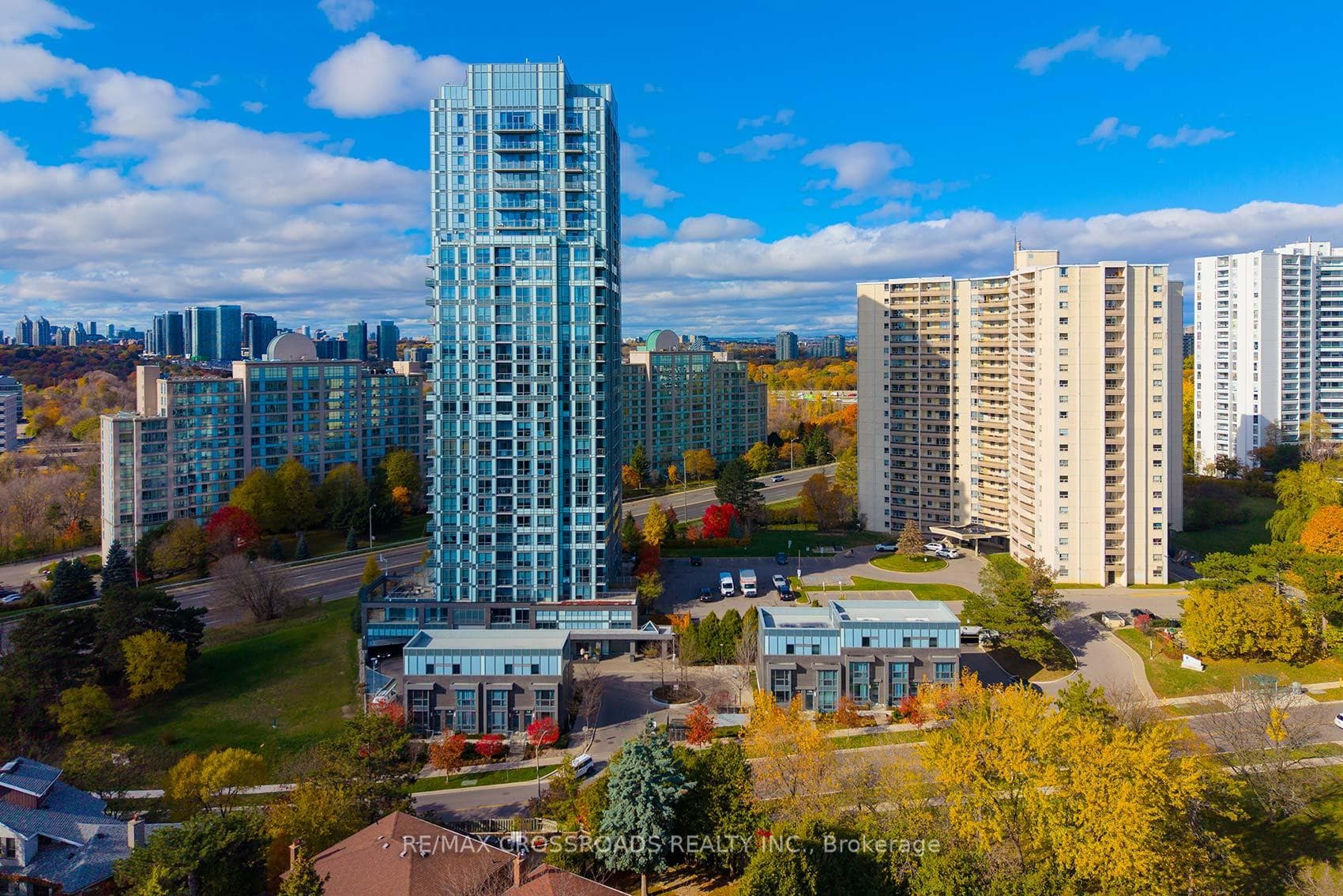 18 Graydon Hall Drive Unit 601, Don Mills / Parkwoods / Victoria Village, ON M3A 0A4 - Photo 1