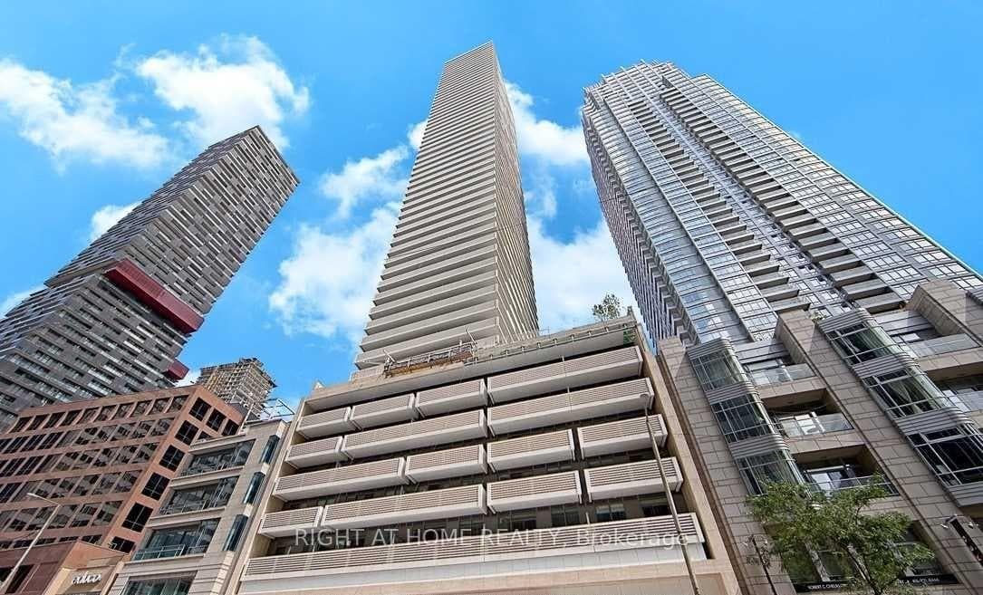 2221 Yonge Street Unit 1706, Leaside / Davisville, ON M4S 2B4 - Photo 1