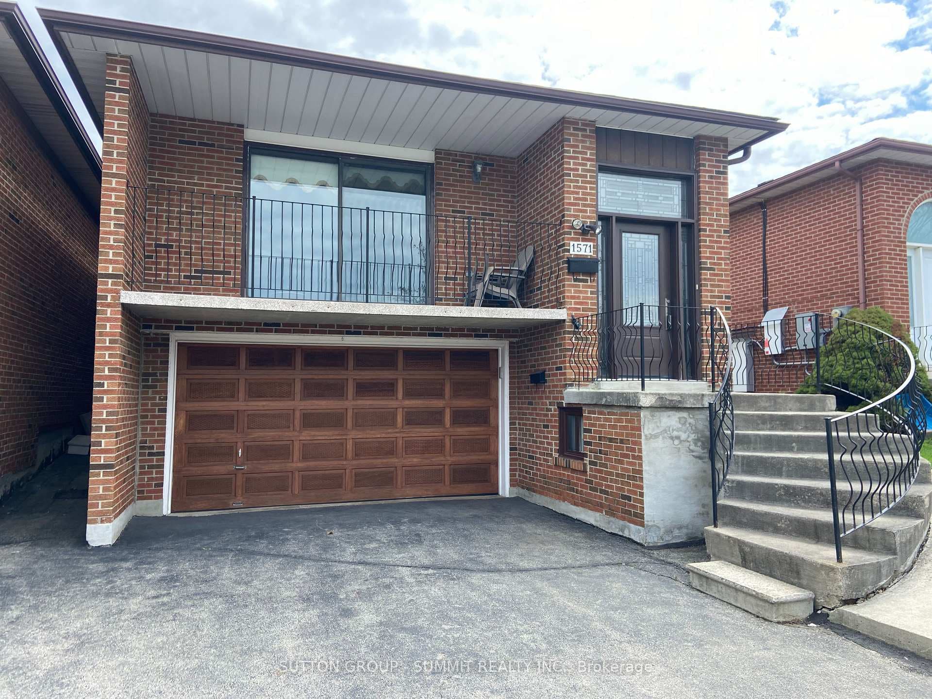 1571 CORKSTONE Glade, Mississauga, ON L4W 2E8 - Photo 1