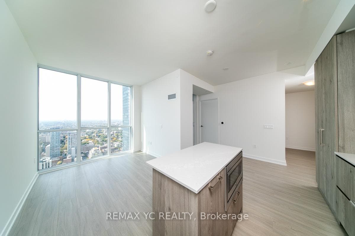 1 Yorkville Avenue Unit 4702, Annex / Yorkville / Summerhill, ON M4W 0B1 - Photo 1