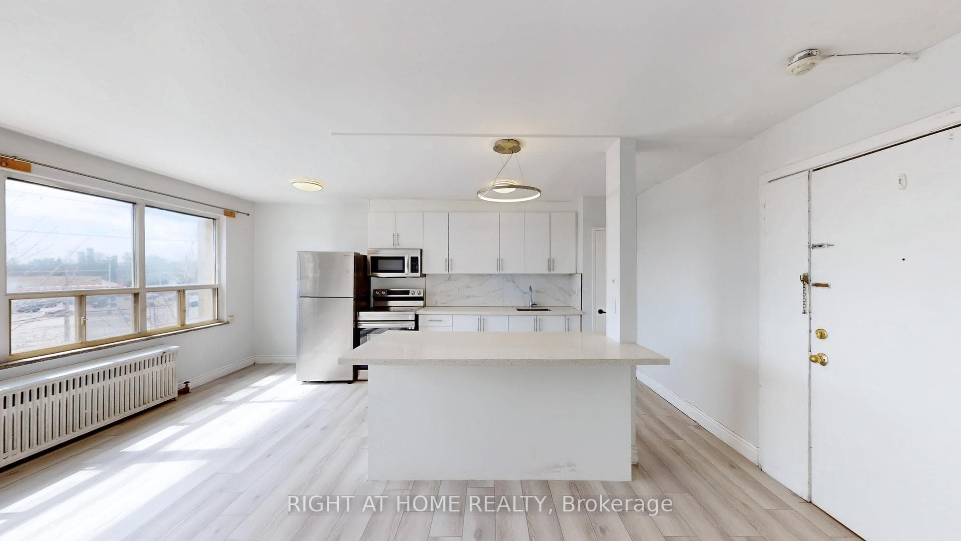 896 Eglinton Avenue Unit 314, Flemingdon Park / Don Mills, ON M4G 2L2 - Photo 1