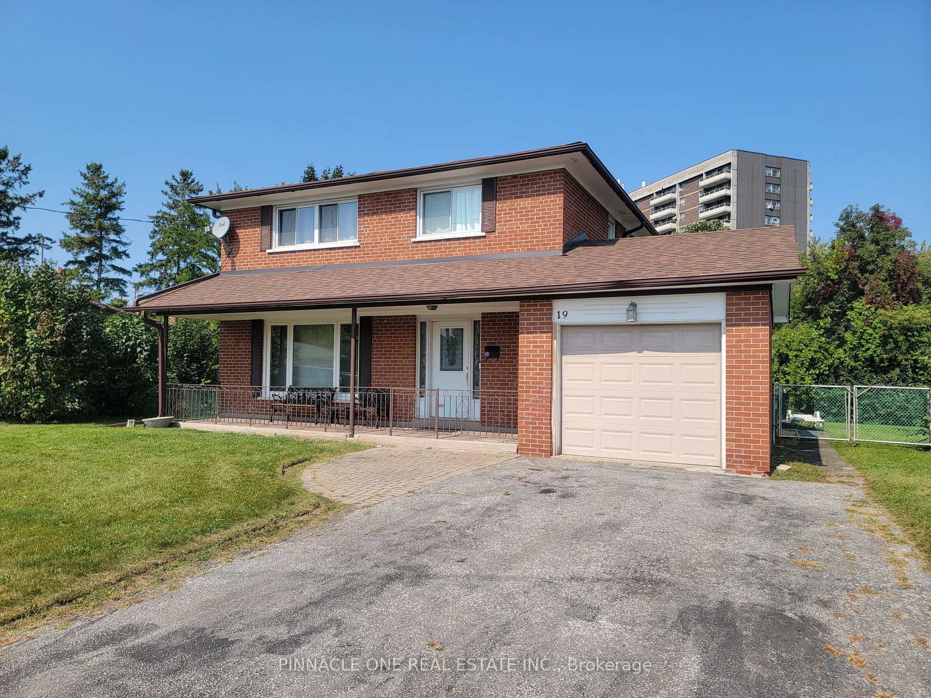 19 Kinnie Court, Toronto W05