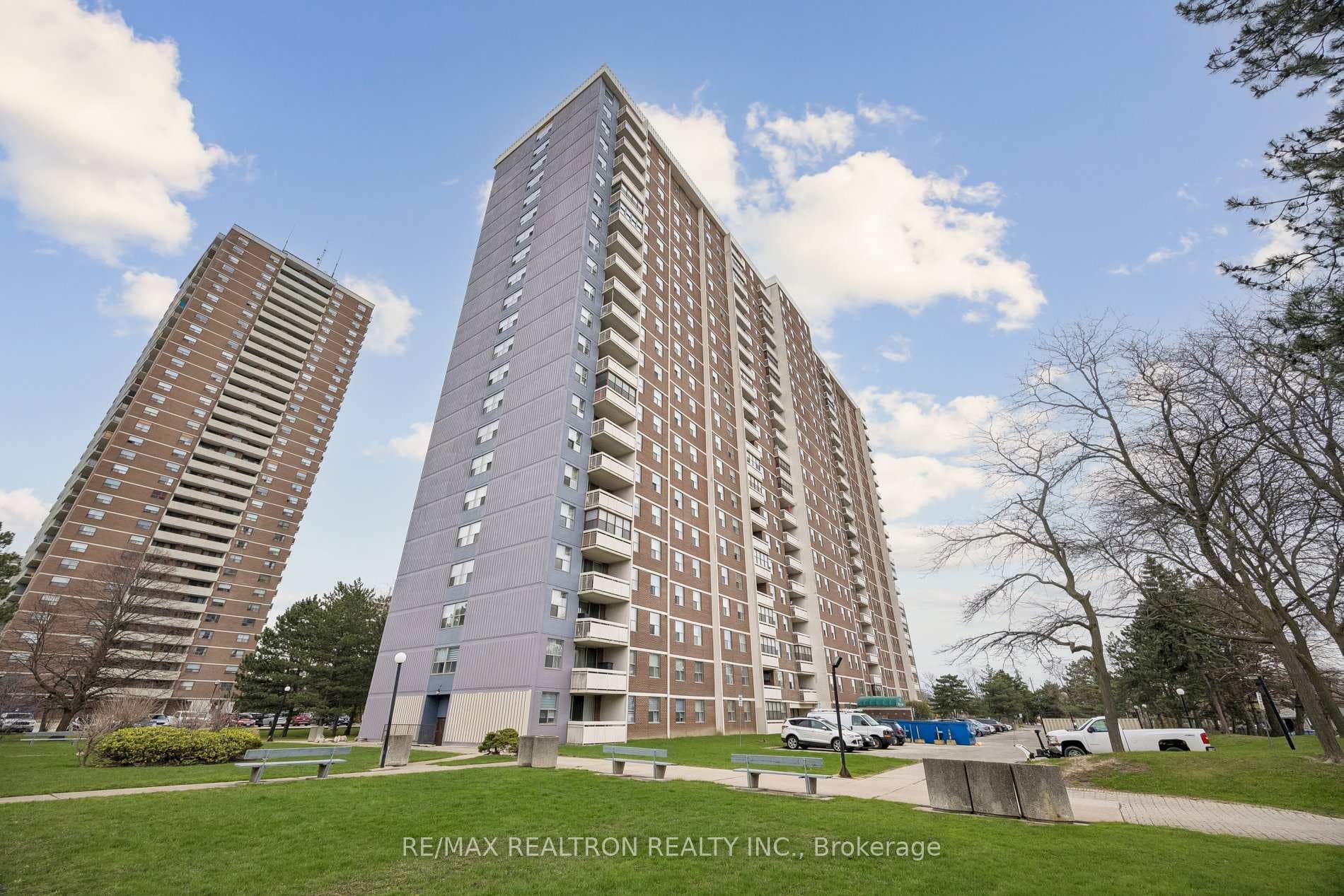 205 Hilda Avenue Unit 2208, Thornhill / Willowdale, ON M2M 4B1 - Photo 1