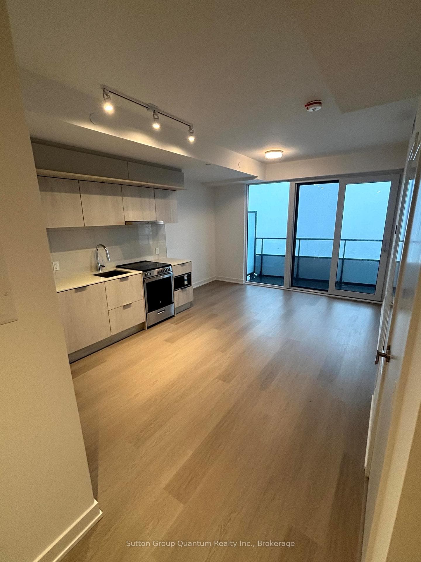 448 BURNHAMTHORPE Road Unit 2009, Mississauga, ON L5B 0R4 - Photo 1