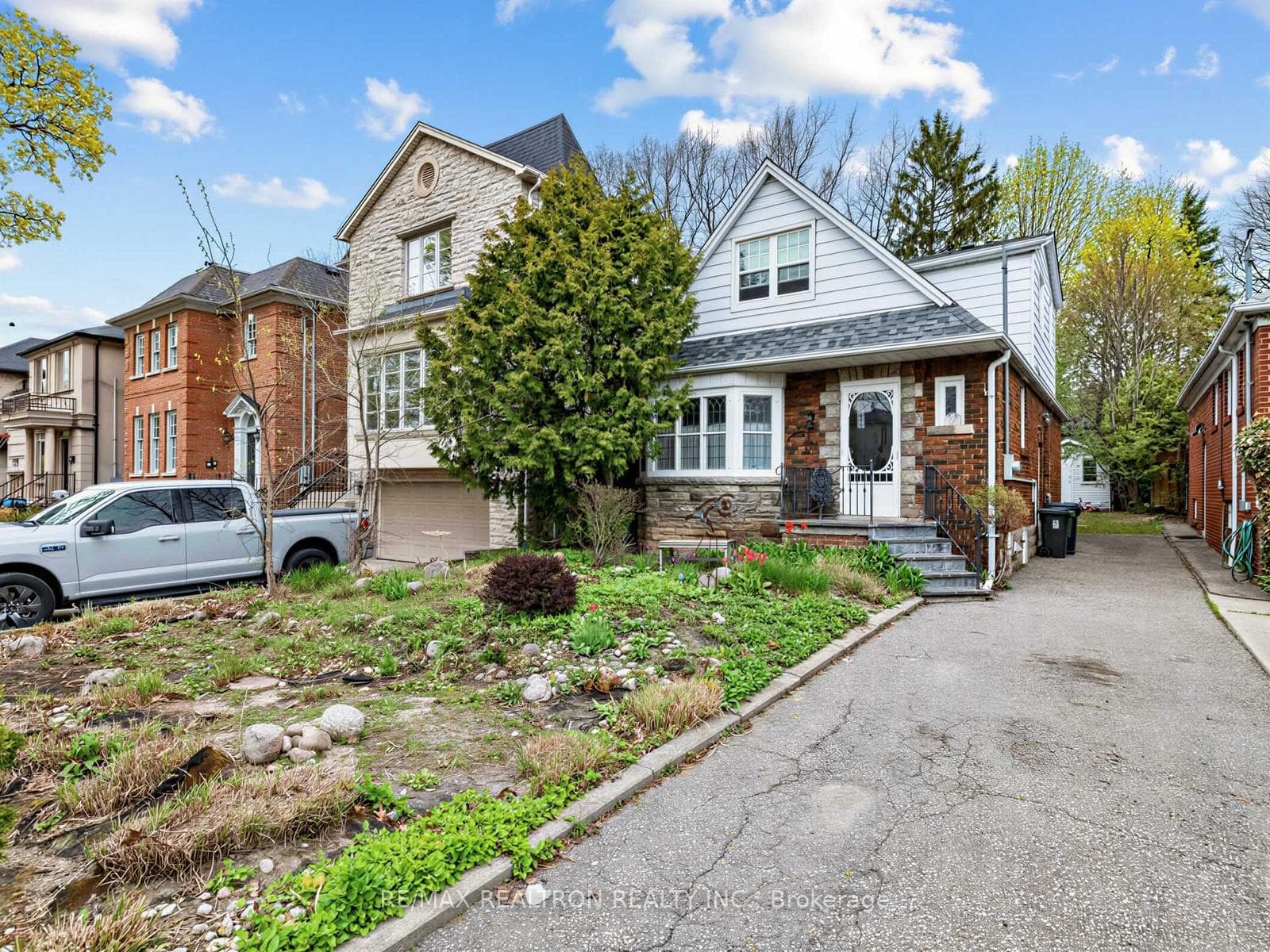 12 New Haven Drive, Lawrence Park / Bedford Park, ON M5N 1H7 - Photo 1