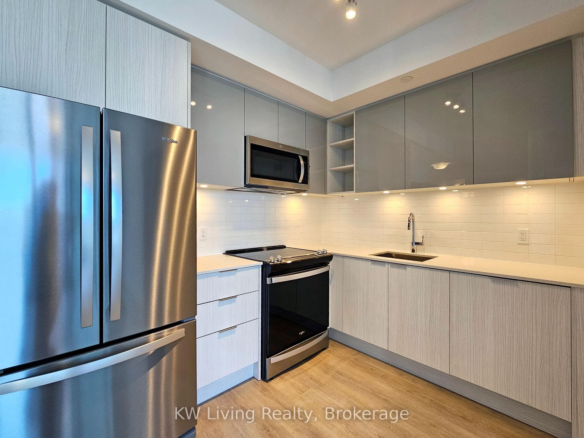 25 Holly Street Unit 2201, Leaside / Davisville, ON M4S 0E3 - Photo 1
