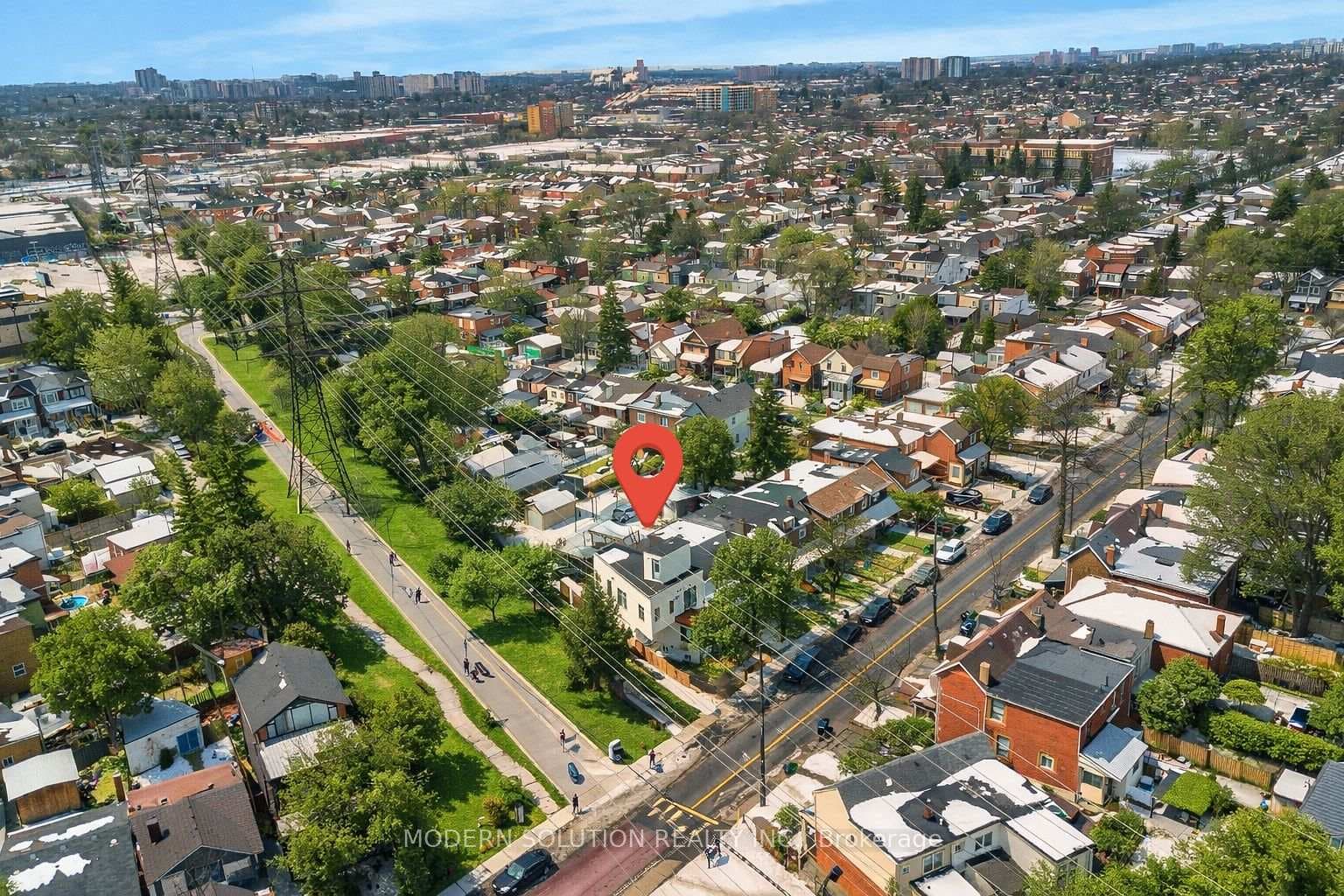 66 Silverthorn Avenue Unit Upper, Keelesdale / Eglinton West, ON M6N 3J8 - Photo 1