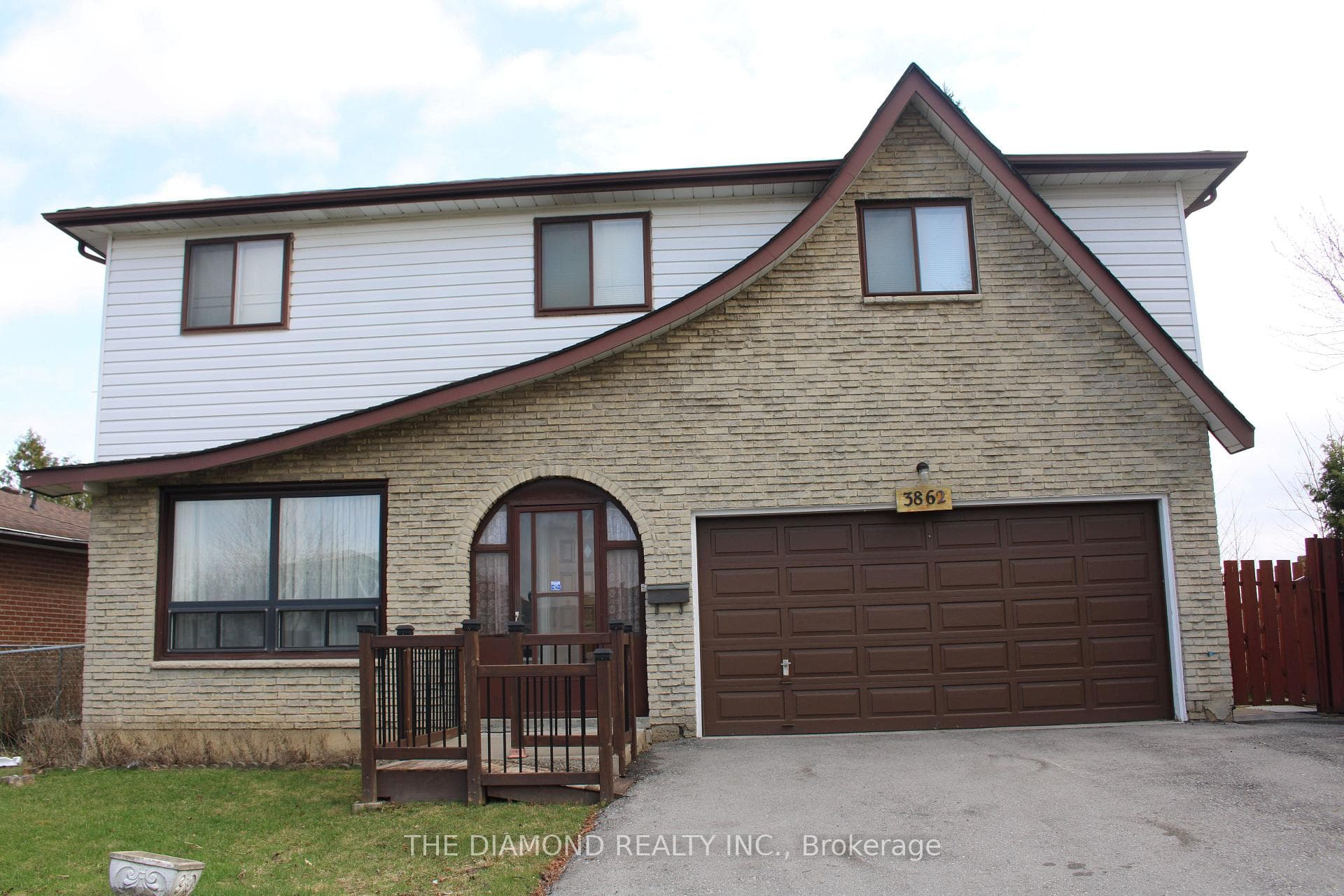 3862 BRANDON GATE Drive, Mississauga, ON L4T 3N6 - Photo 1