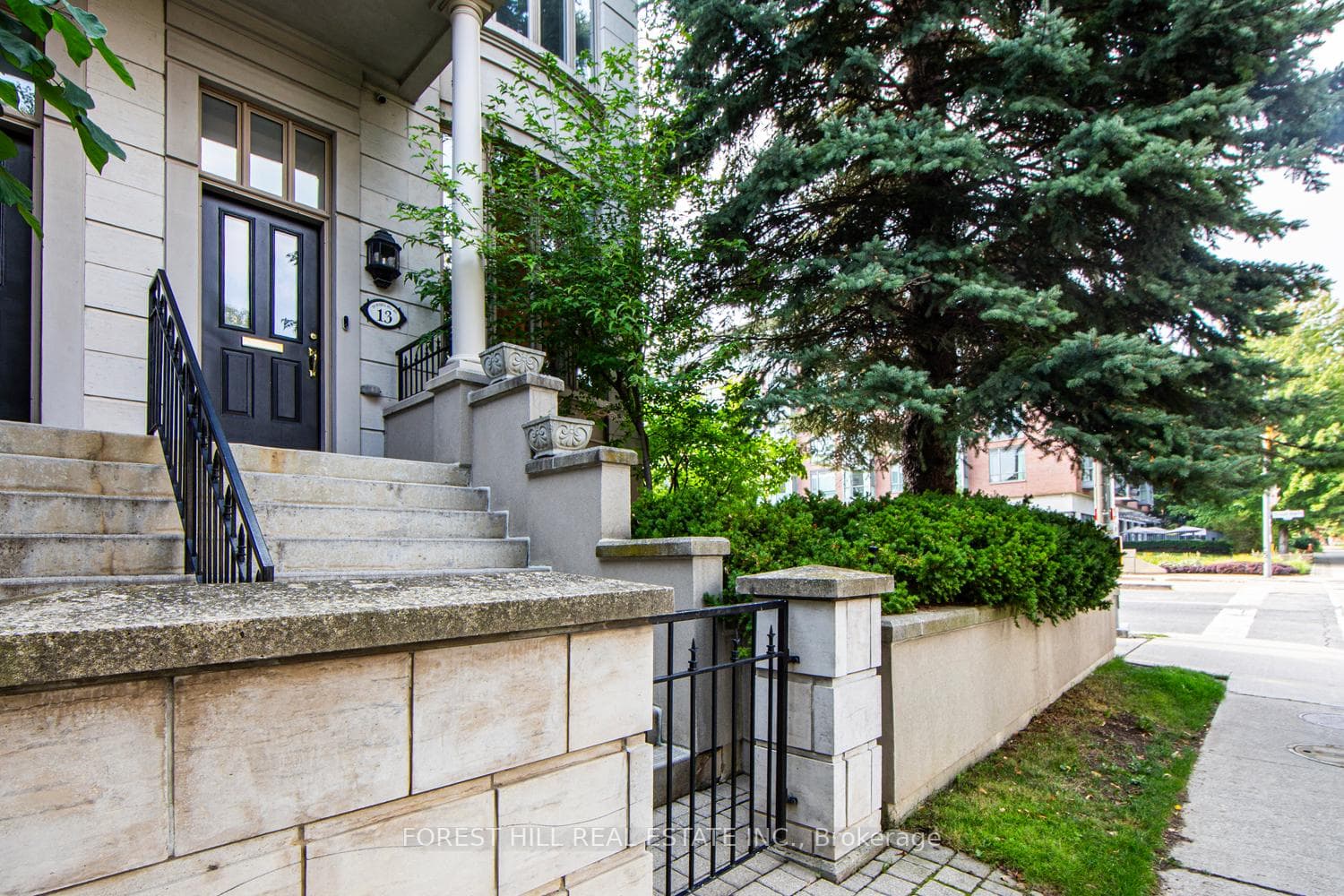 260 Russell Hill Road Unit 13, Annex / Yorkville / Summerhill, ON M4V 2T2 - Photo 1