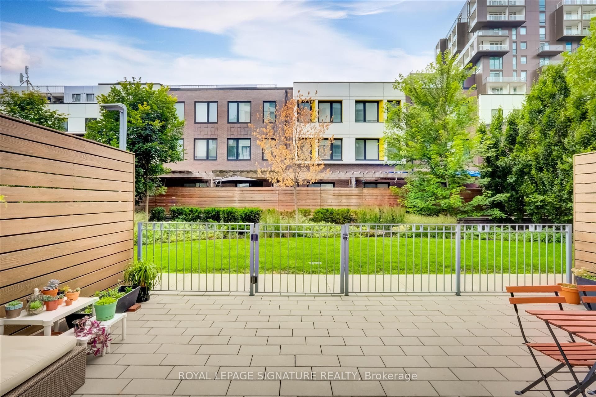 Terrace facing the garden.