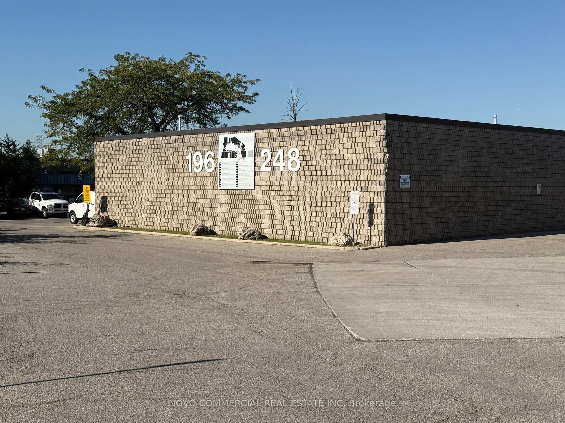 230 North Queen Street, Etobicoke (Islington / Rexdale), ON M9C 4Y1 - Photo 1