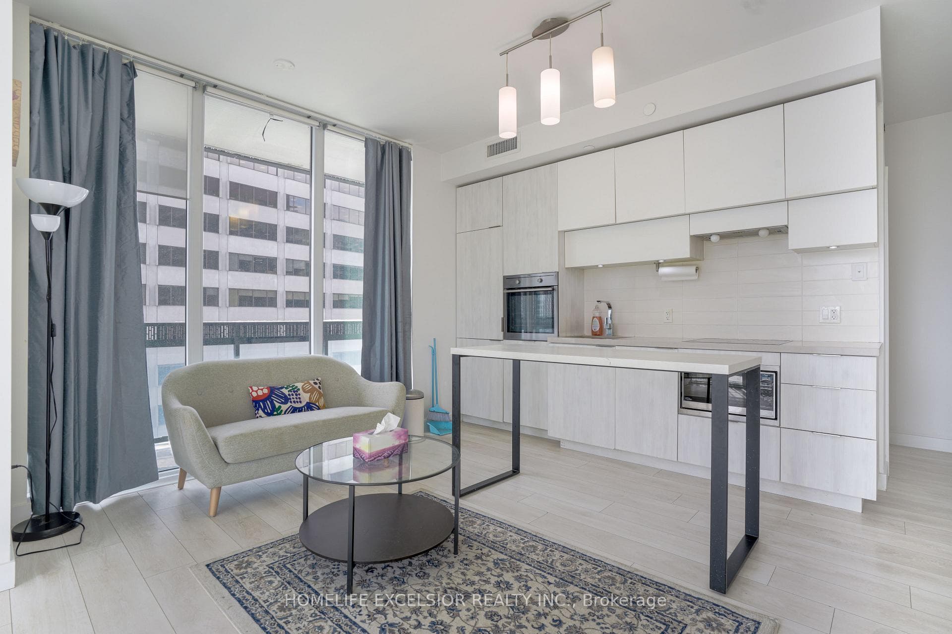 8 Eglinton Avenue Unit 2002, Leaside / Davisville, ON M4P 0C1 - Photo 1