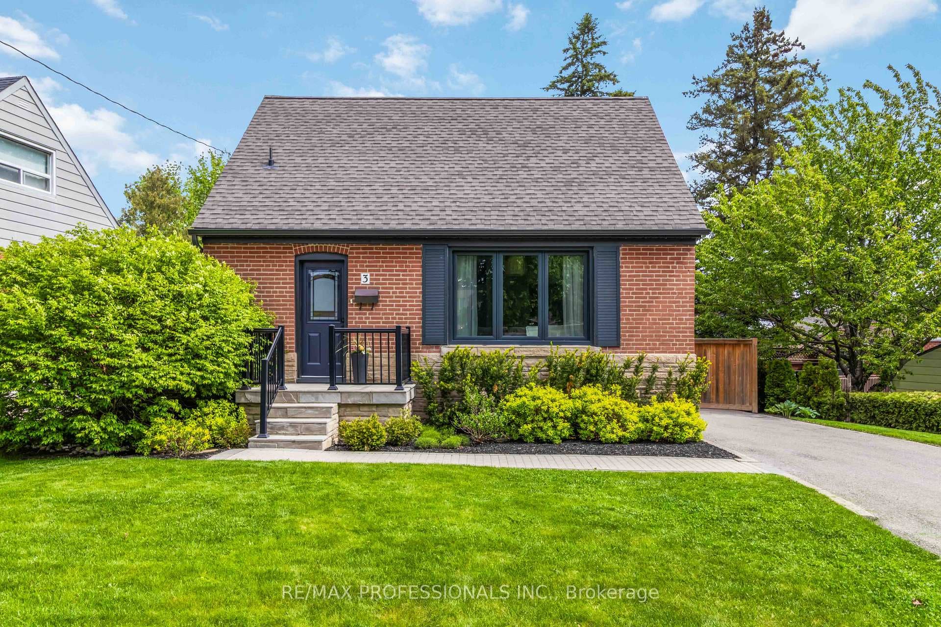 3 Snaresbrook Drive, Etobicoke (West Mall / Rexdale), ON M9W 2N5 - Photo 1