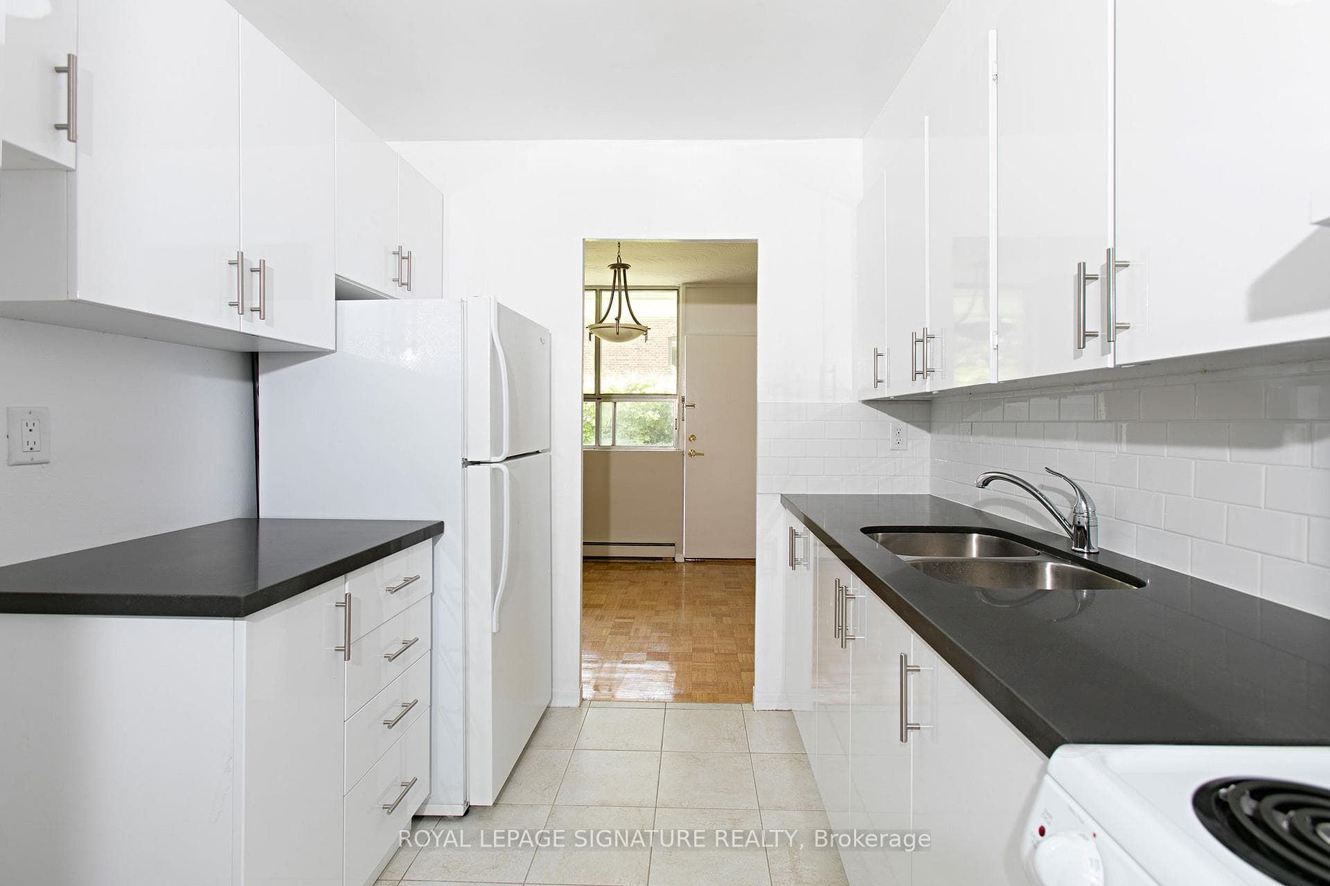 525 Eglinton Avenue Unit 804, Leaside / Davisville, ON M4P 1N5 - Photo 1