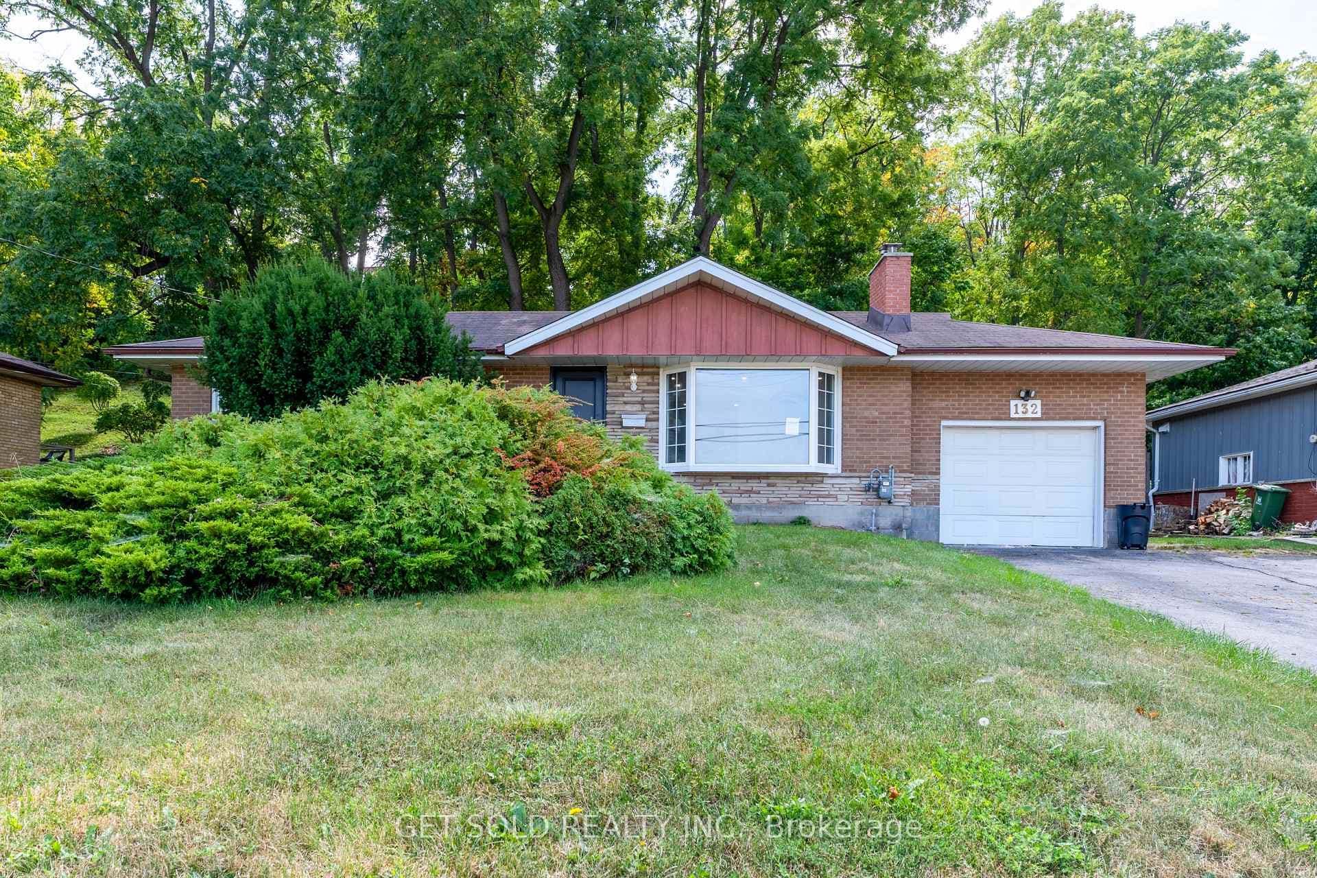 132 Pine Drive, Hamilton, ON L8G 3B7 - Photo 1