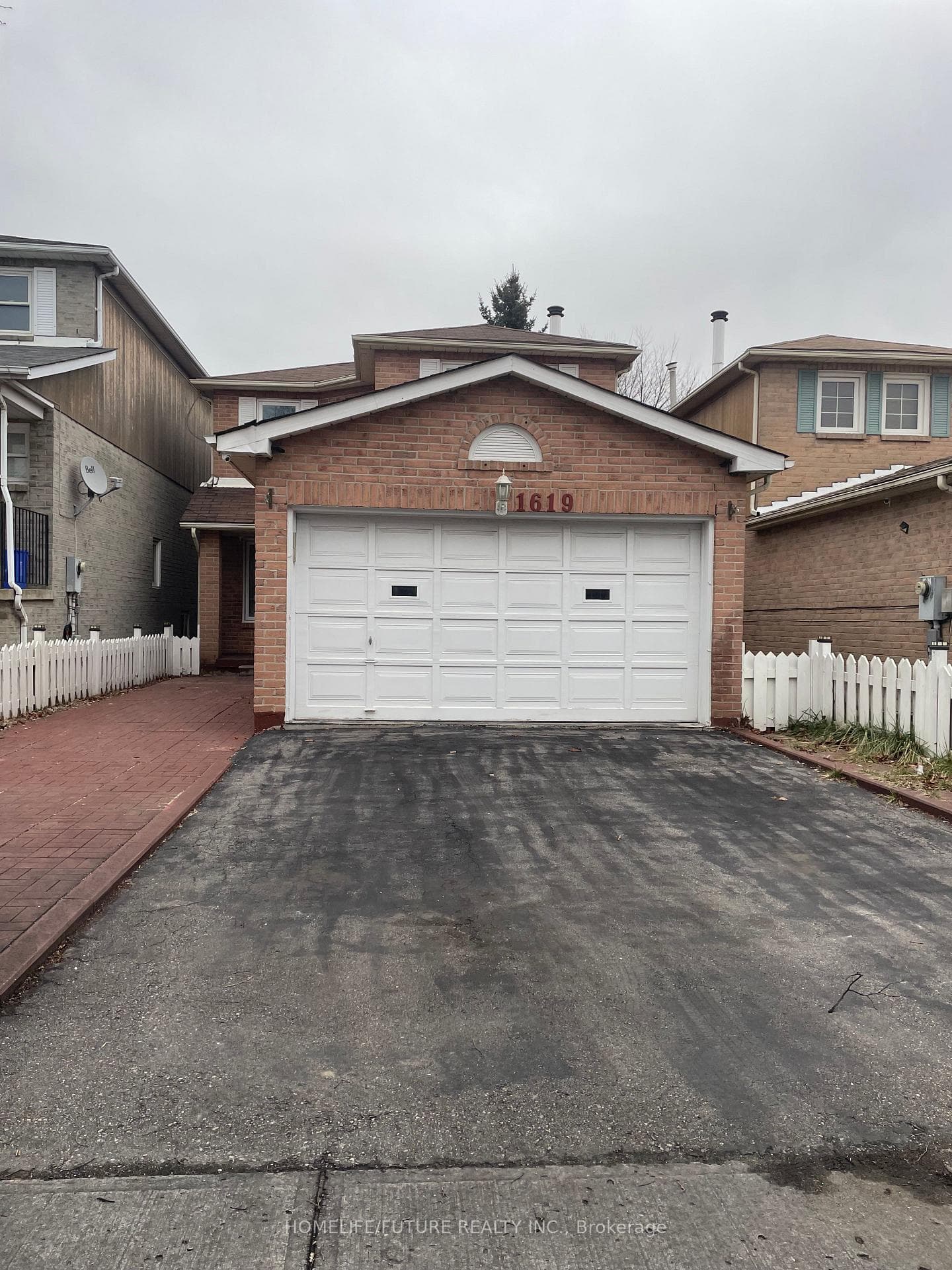 1619 Marshcourt Drive Unit Main, Pickering, ON L1V 6G8 - Photo 1