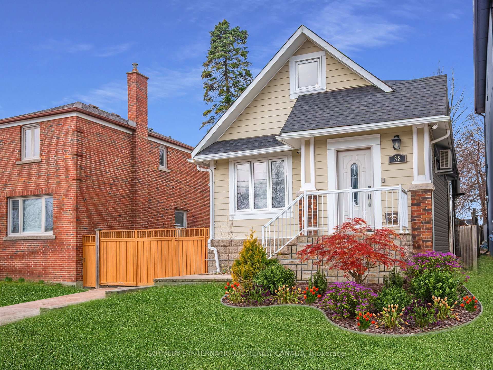 38 Guthrie Avenue, Toronto W07
