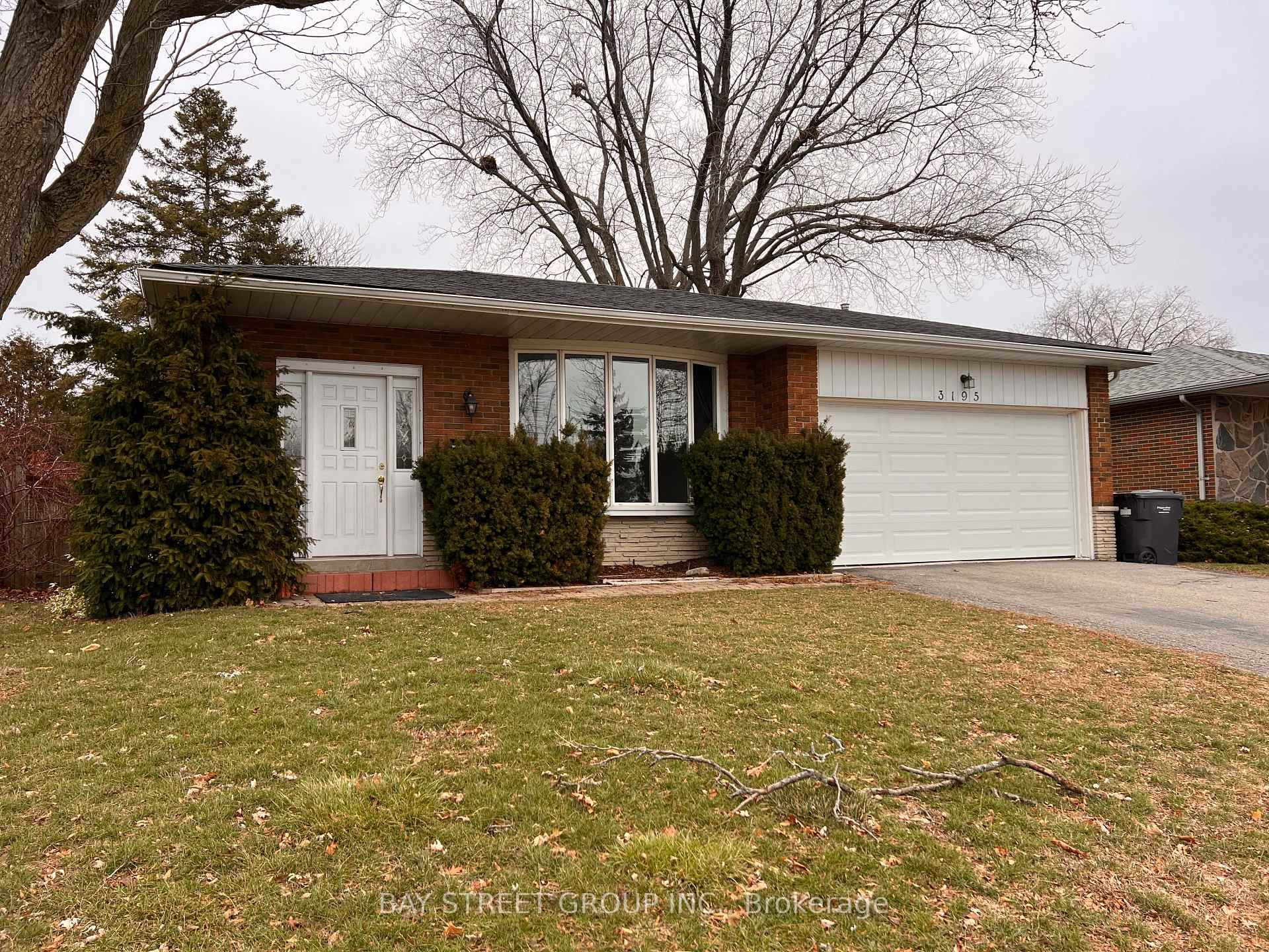 3195 Valmarie Avenue, Mississauga, ON L5C 2A4 - Photo 1
