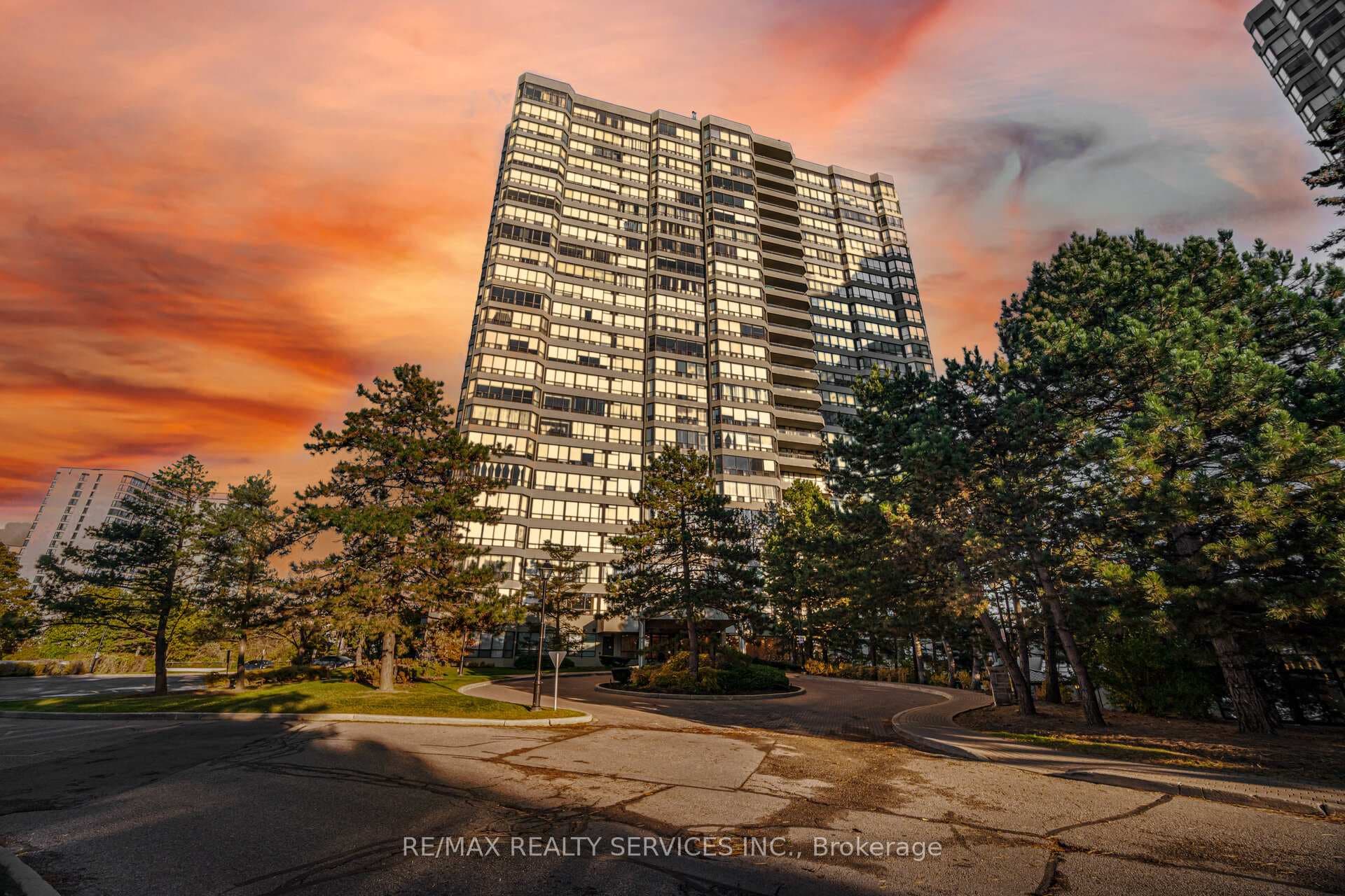 22 Hanover Road Unit 1502, Brampton, ON L6S 5K7 - Photo 1