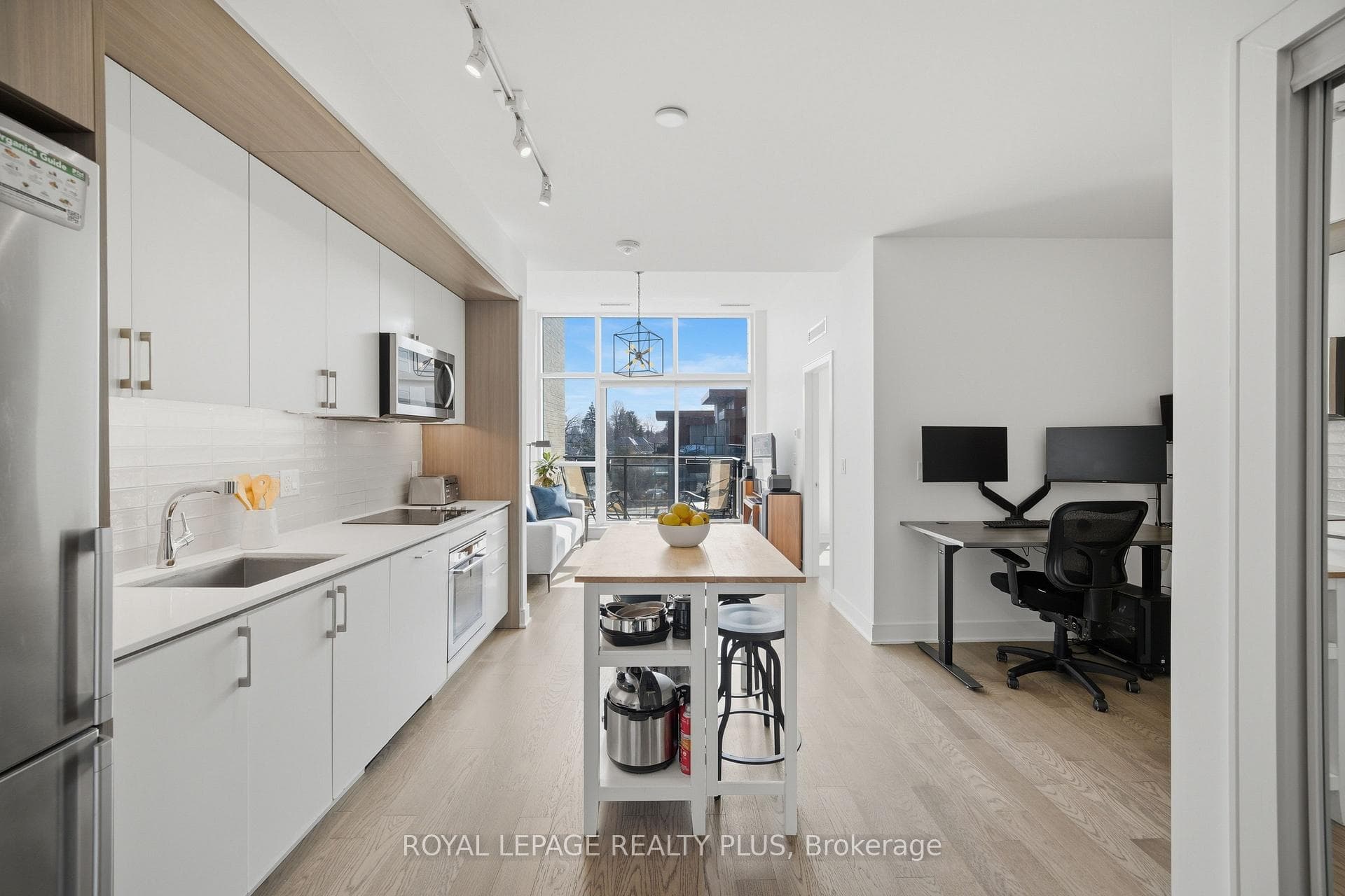1575 Lakeshore Road Unit 440, Mississauga, ON L5J 0B1 - Photo 1
