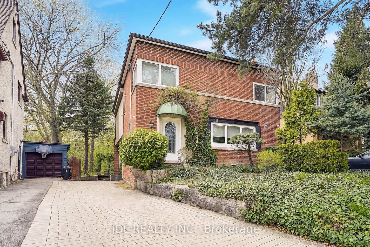 6 Nesbitt Drive, Flemingdon Park / Don Mills, ON M4W 2G3 - Photo 1