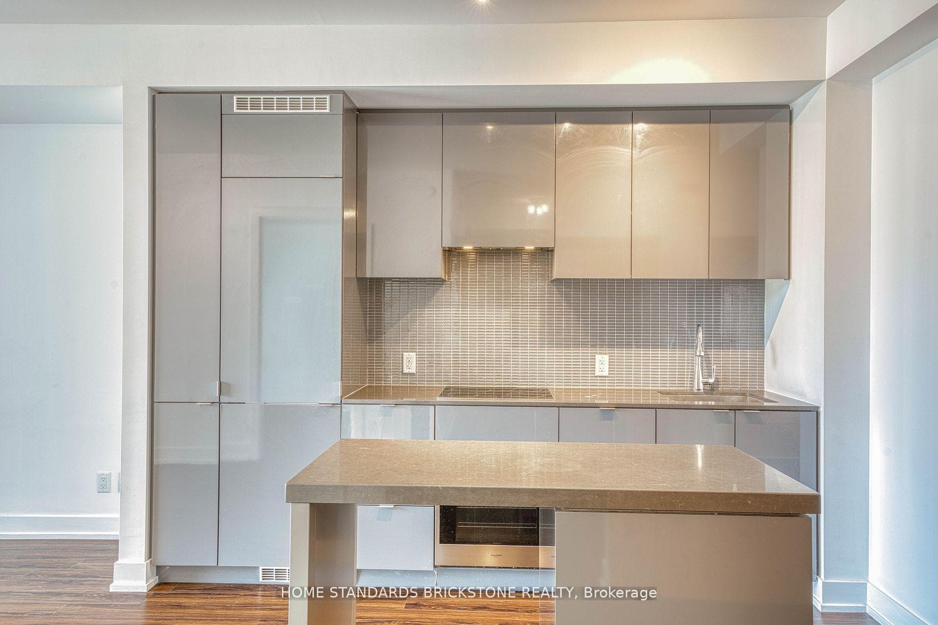 7 Grenville Street Unit 1006, Toronto C01