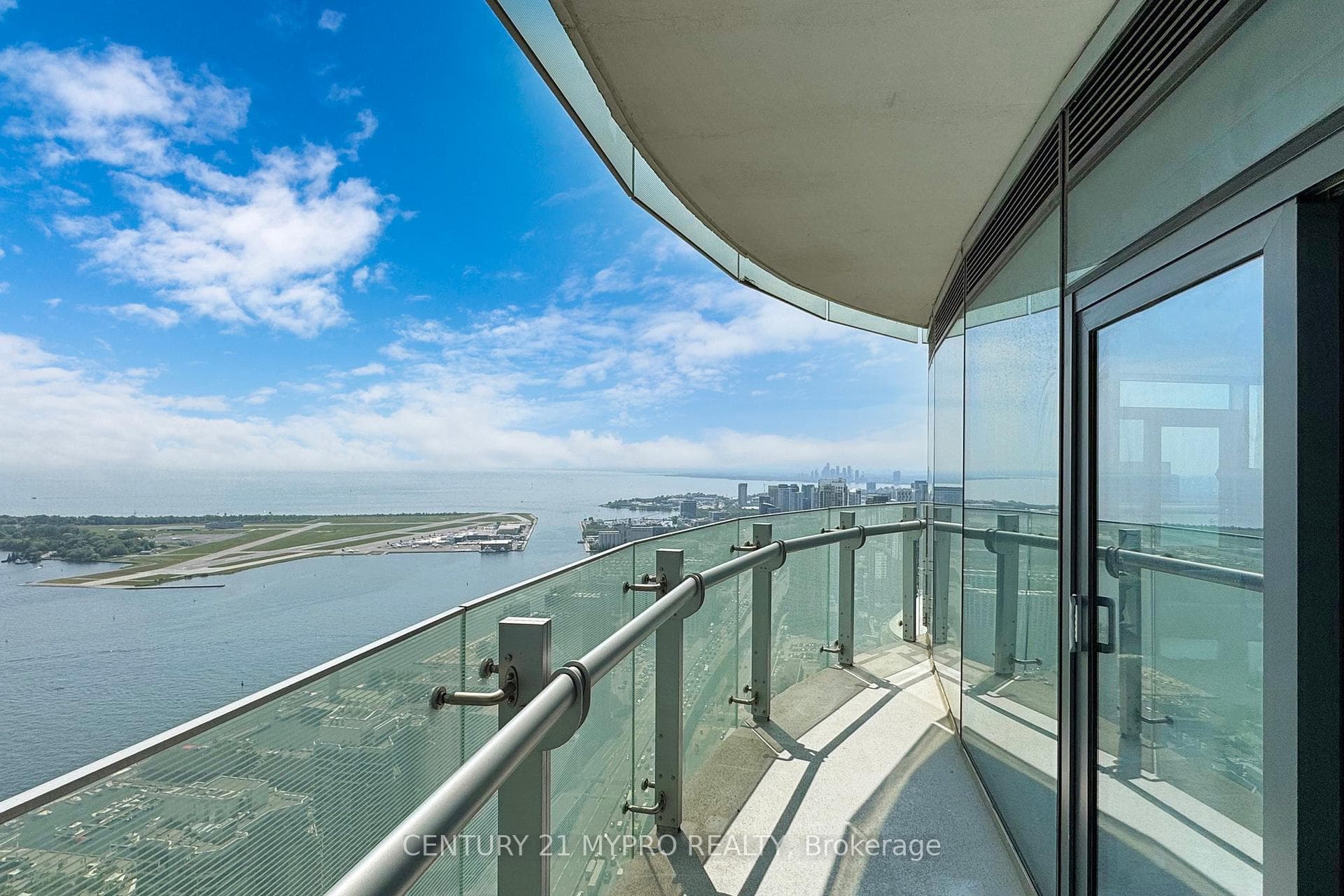 12 York Street Unit 5304, Downtown Toronto / Waterfront, ON M5J 0A9 - Photo 1