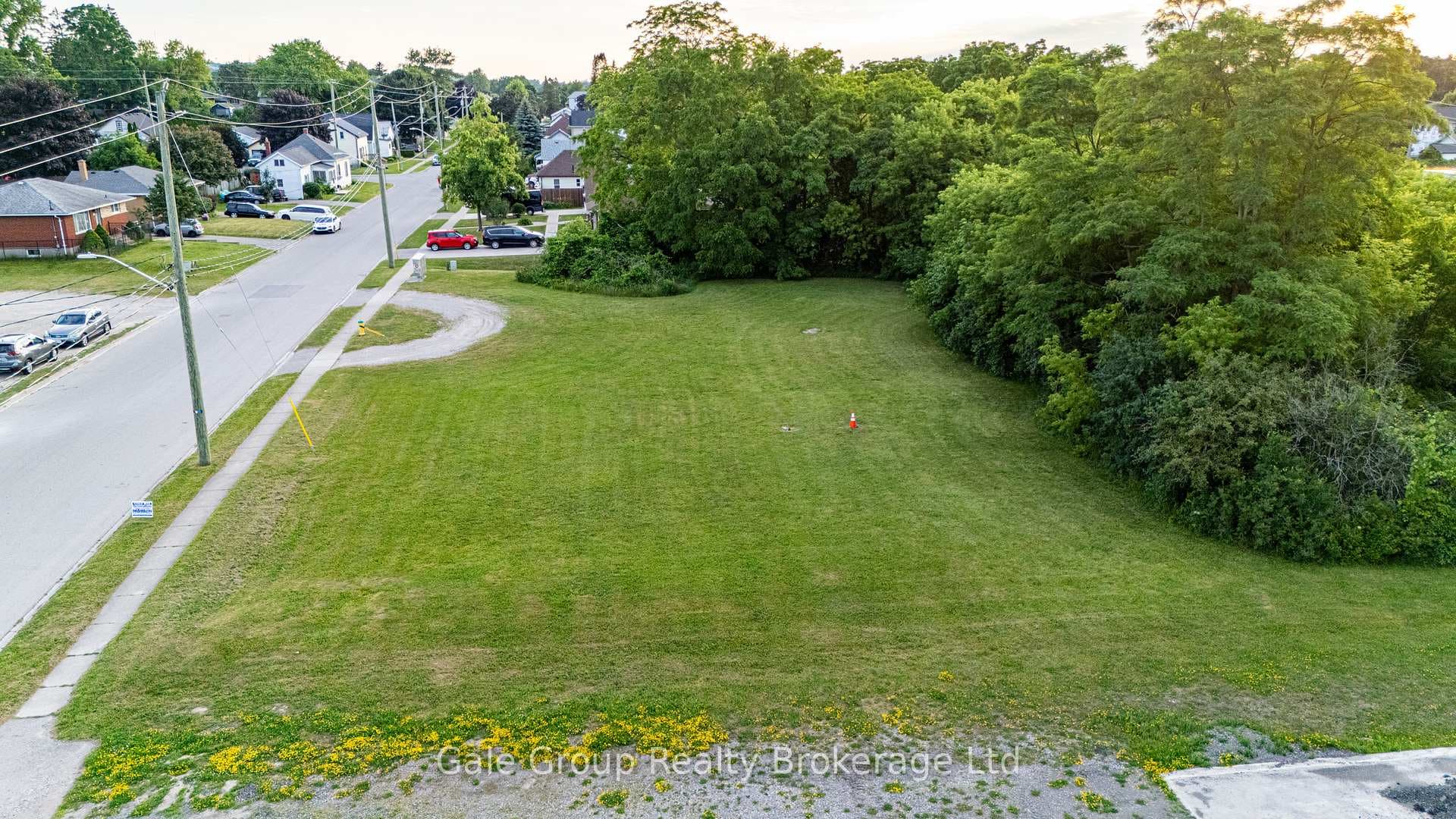 877 Dufferin Street, Woodstock, ON N4S 1Y8 - Photo 1