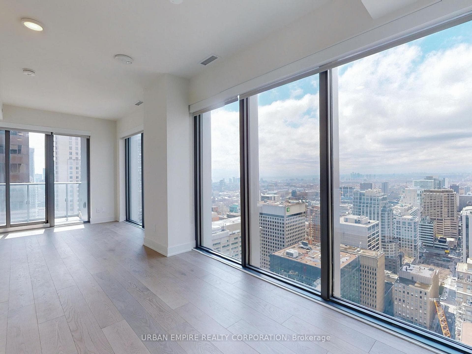 8 Cumberland Street Unit 3703, Annex / Yorkville / Summerhill, ON M4W 0B6 - Photo 1