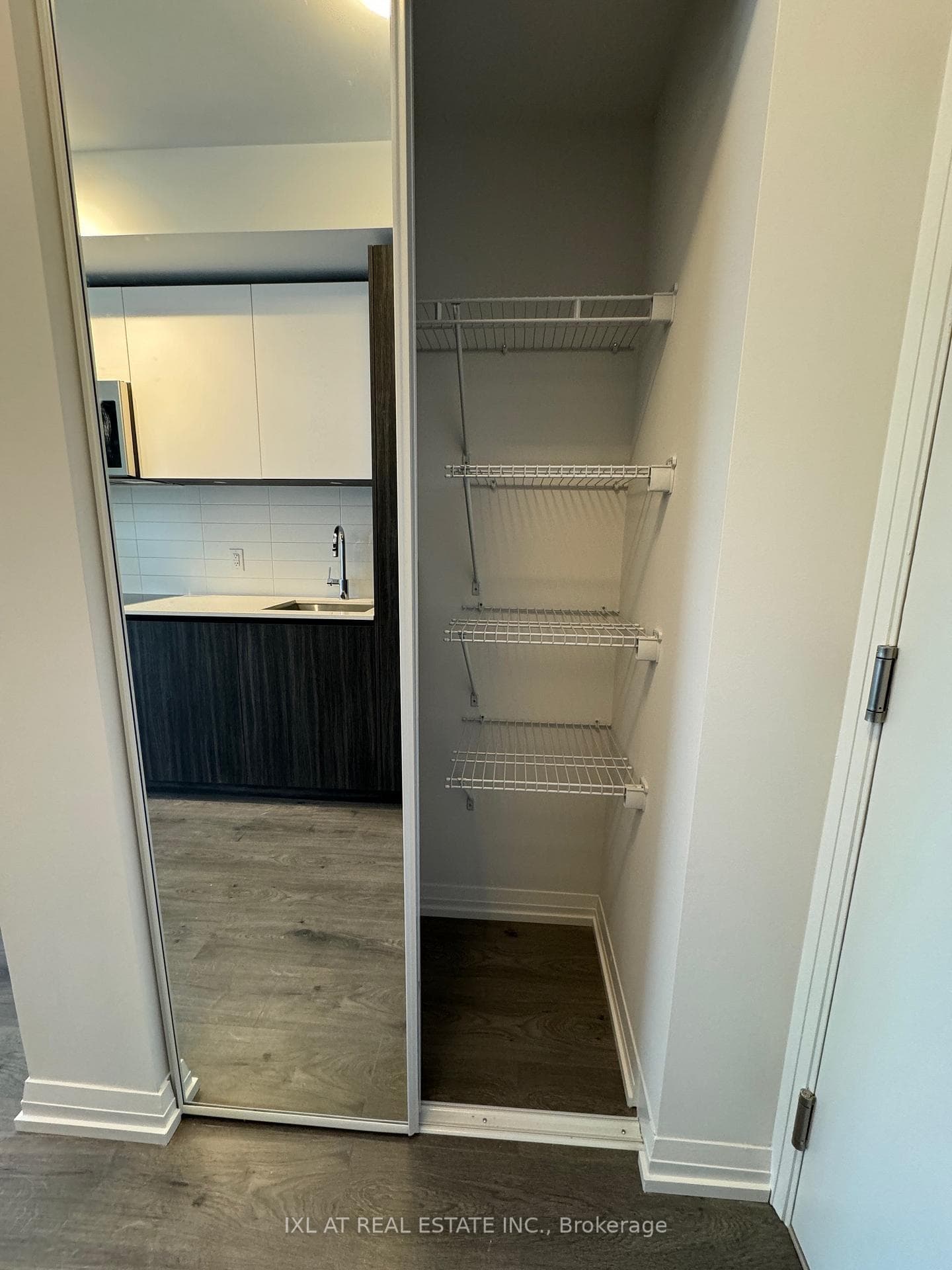 8 Widmer Street Unit 1608, Toronto C01