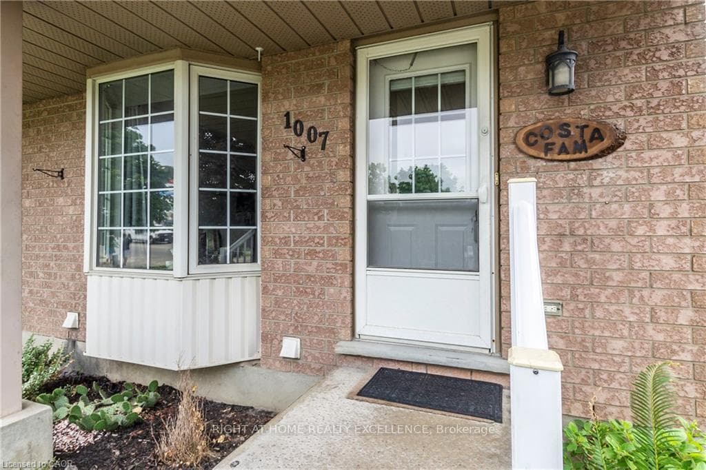 1007 ELGIN Street, Cambridge, ON N1R 8J4 - Photo 1
