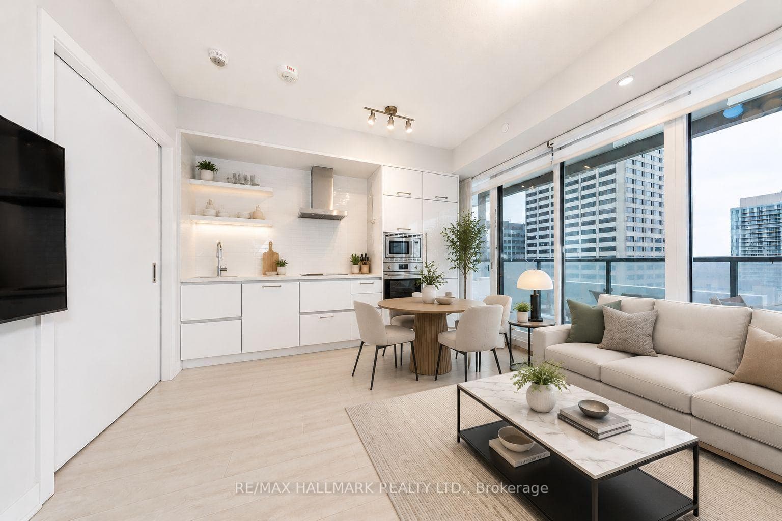2221 Yonge Street Unit 2211, Leaside / Davisville, ON M4S 0B8 - Photo 1