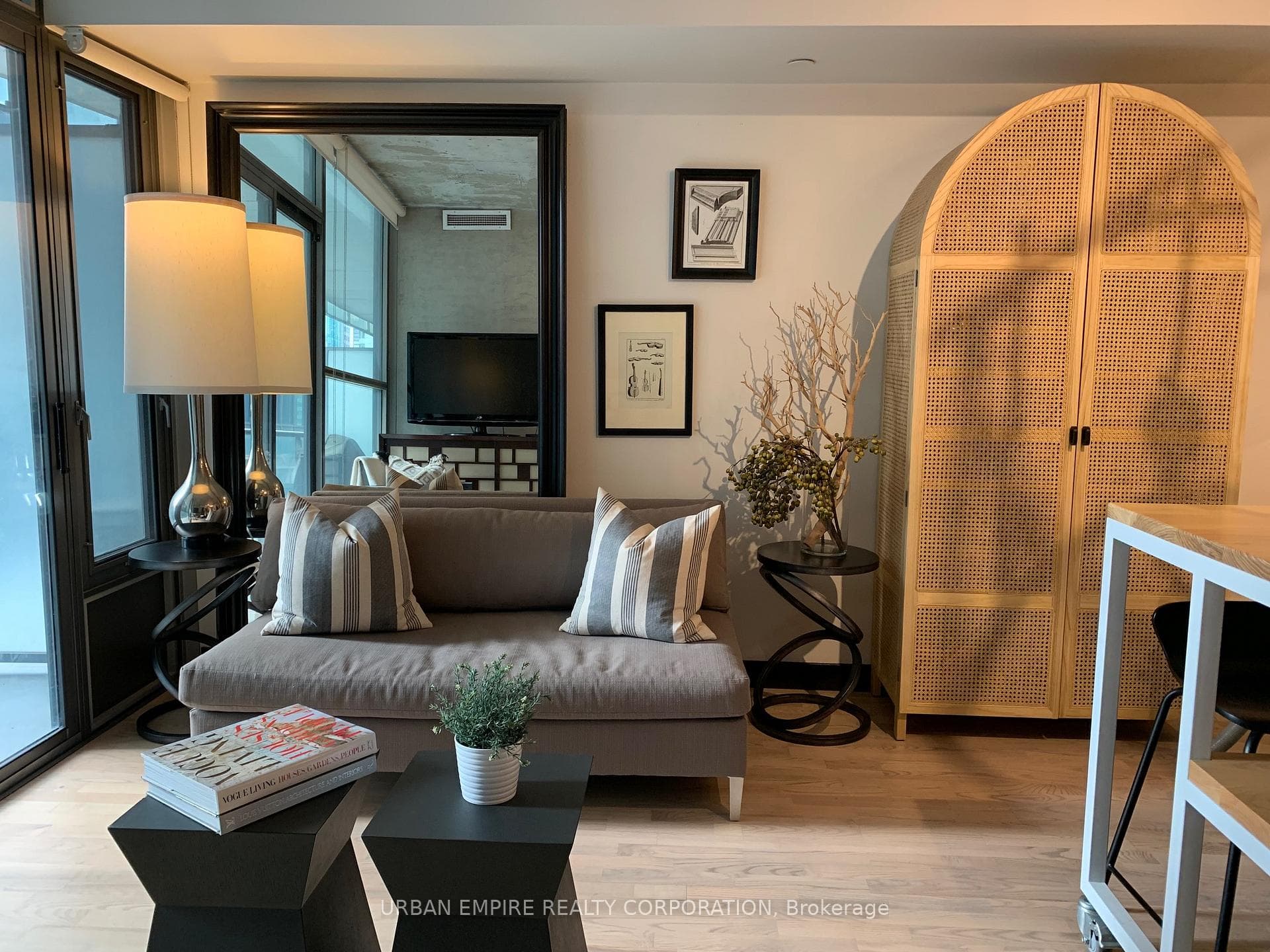 25 Oxley Street Unit 810, Downtown Toronto / Waterfront, ON M5V 2J5 - Photo 1