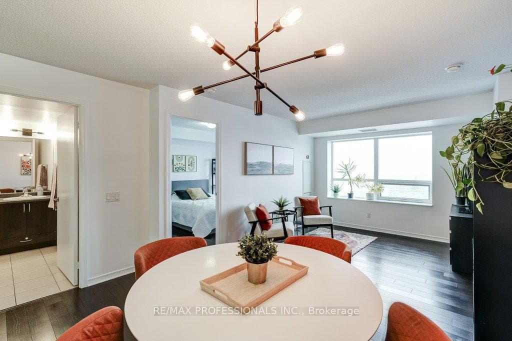 60 Heintzman Street Unit 930, Bloor West Village / Swansea, ON M6P 5A1 - Photo 1