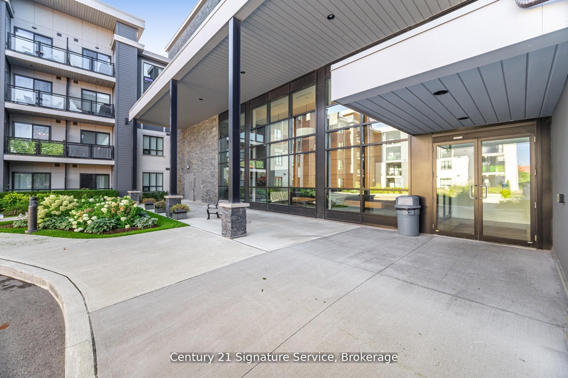 3170 Erin Mills Parkway Unit 401, Mississauga, ON L5L 0B6 - Photo 1