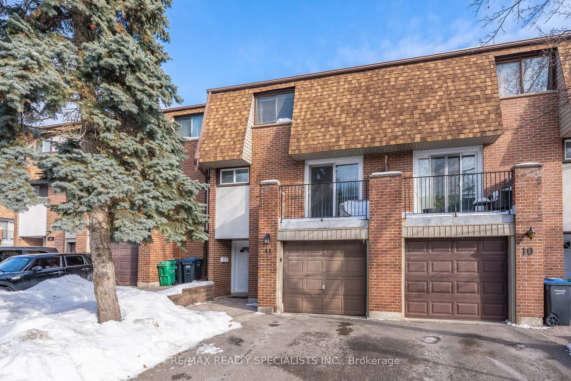 1051 Cedarglen Gate Unit 11, Mississauga, ON L5C 3A7 - Photo 1