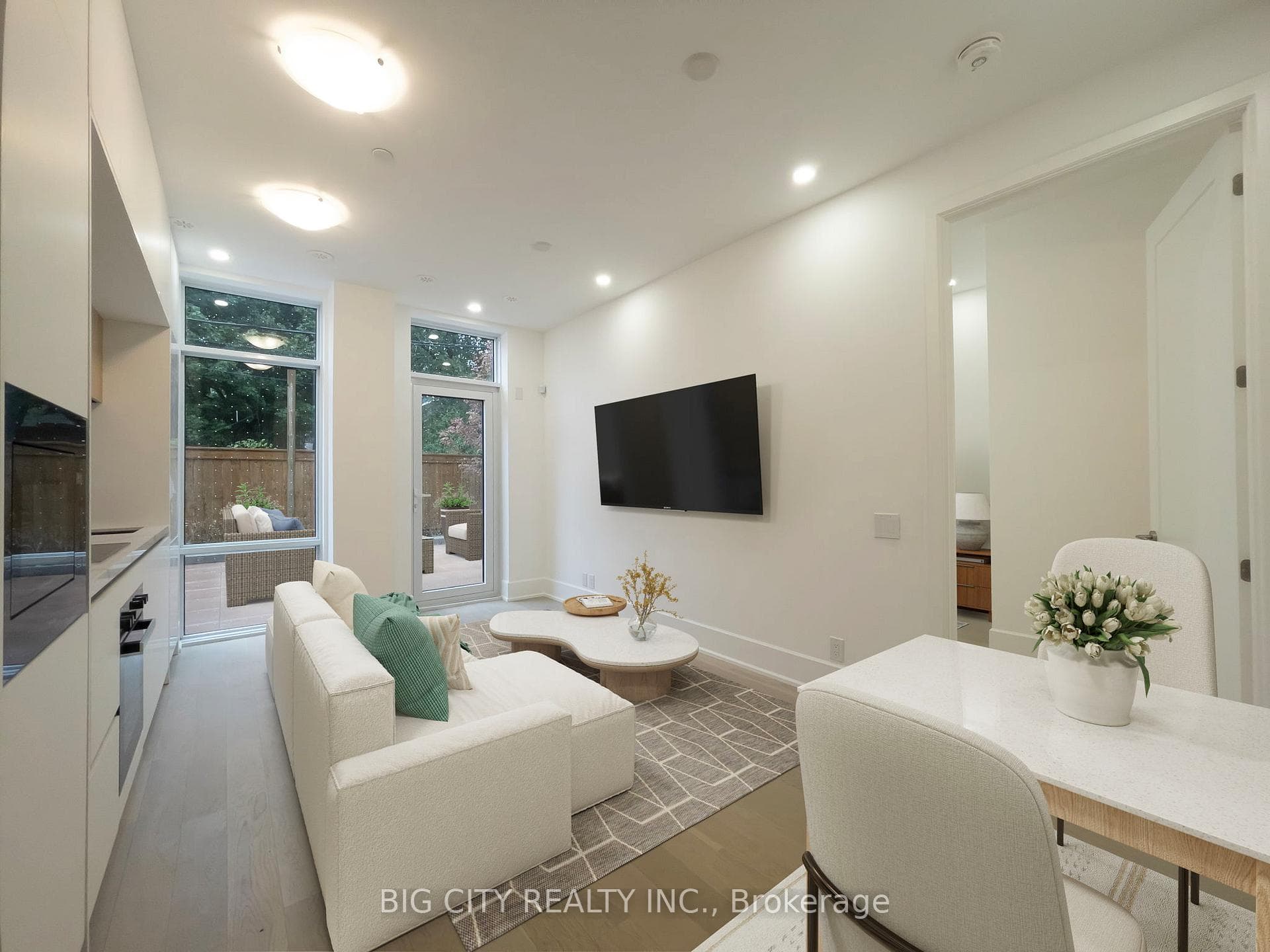 800 Broadview Avenue Unit 102, Toronto E03
