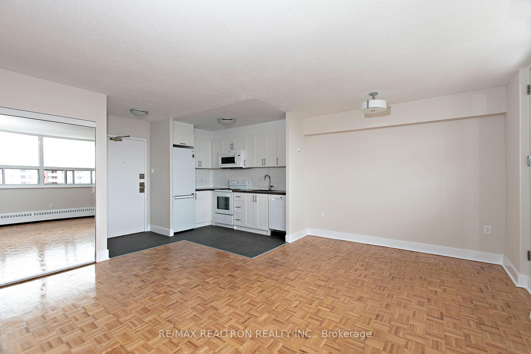 1500 Bathurst Street Unit 207, Forest Hill / Deer Park, ON M5P 3L3 - Photo 1