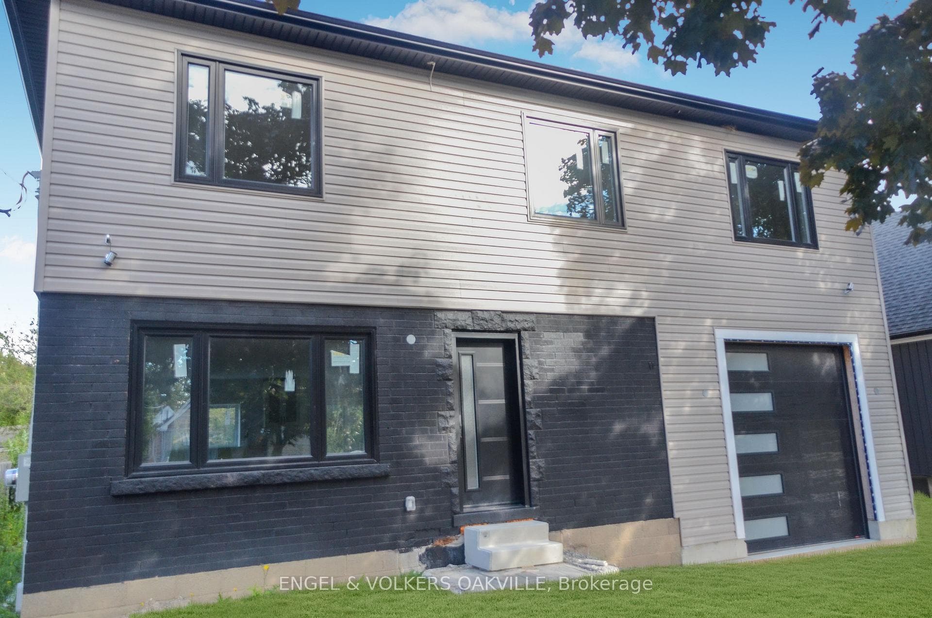 27 Seven Oaks Drive, Hamilton, ON L9A 4C7 - Photo 1