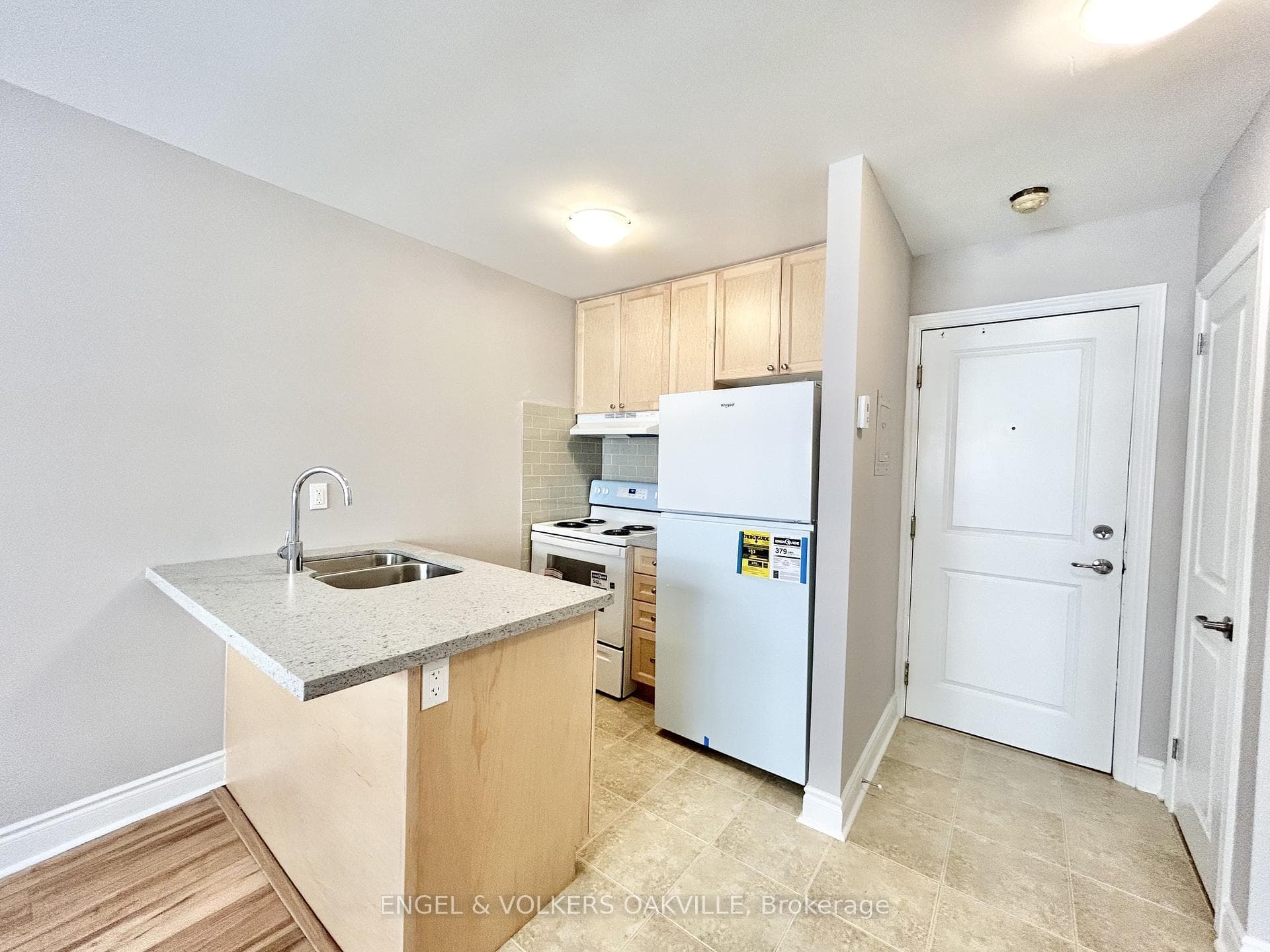 11 Thirty Third Street Unit 204, Toronto W06