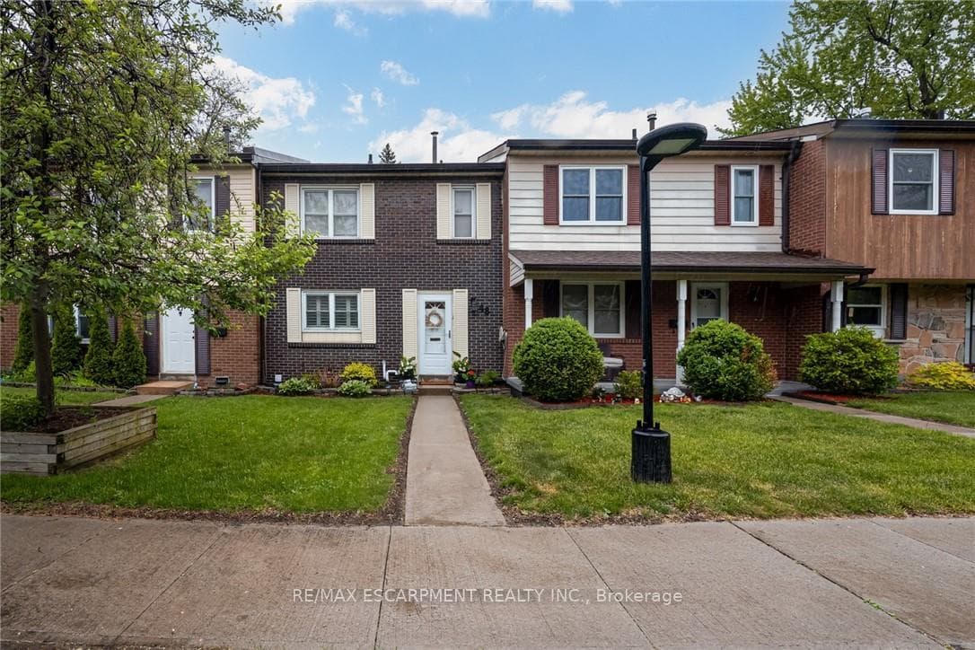 2825 Gananoque Drive Unit 48, Mississauga, ON L5N 1V6 - Photo 1