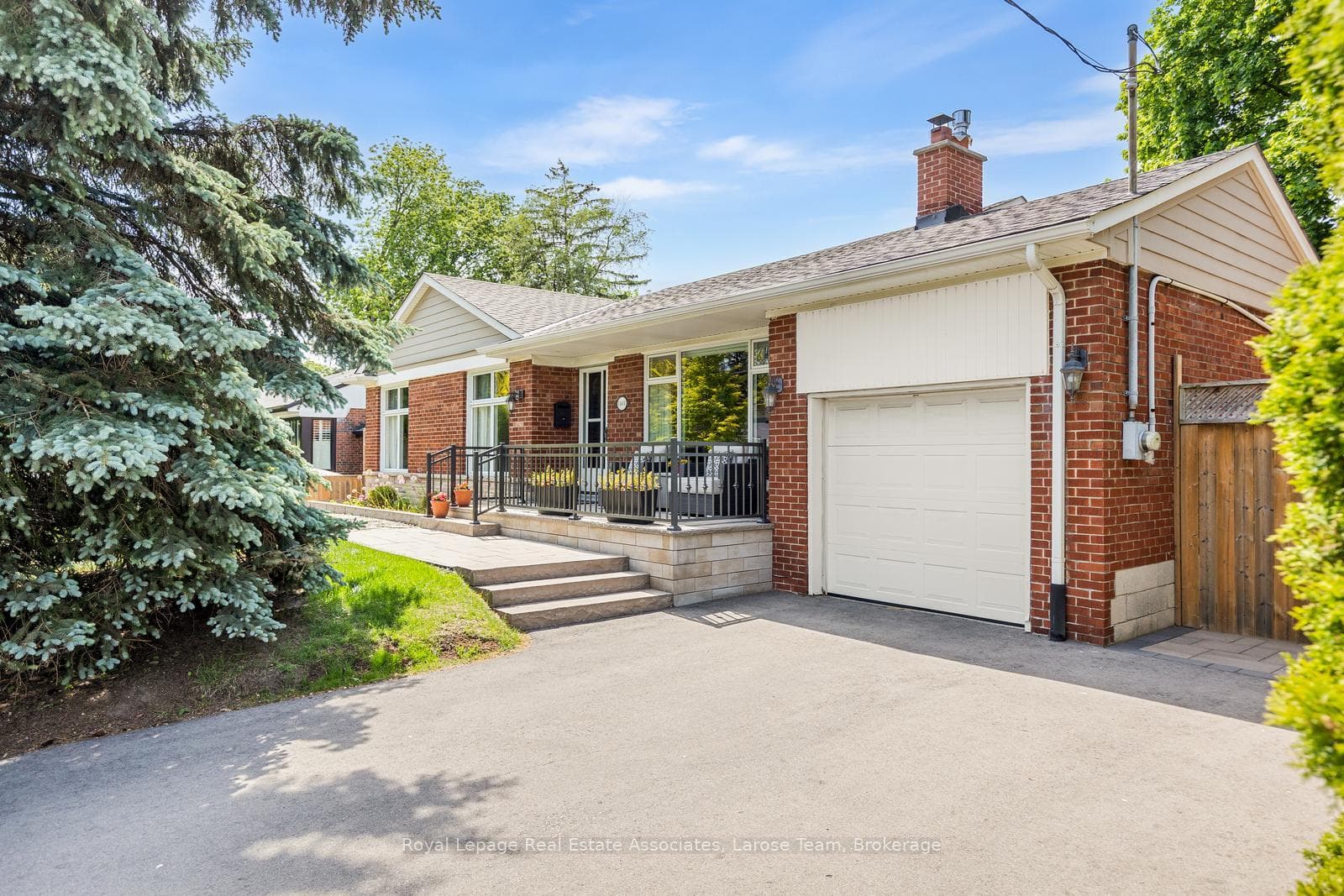 1481 Glenwatson Drive, Mississauga, ON L5E 2V8 - Photo 1
