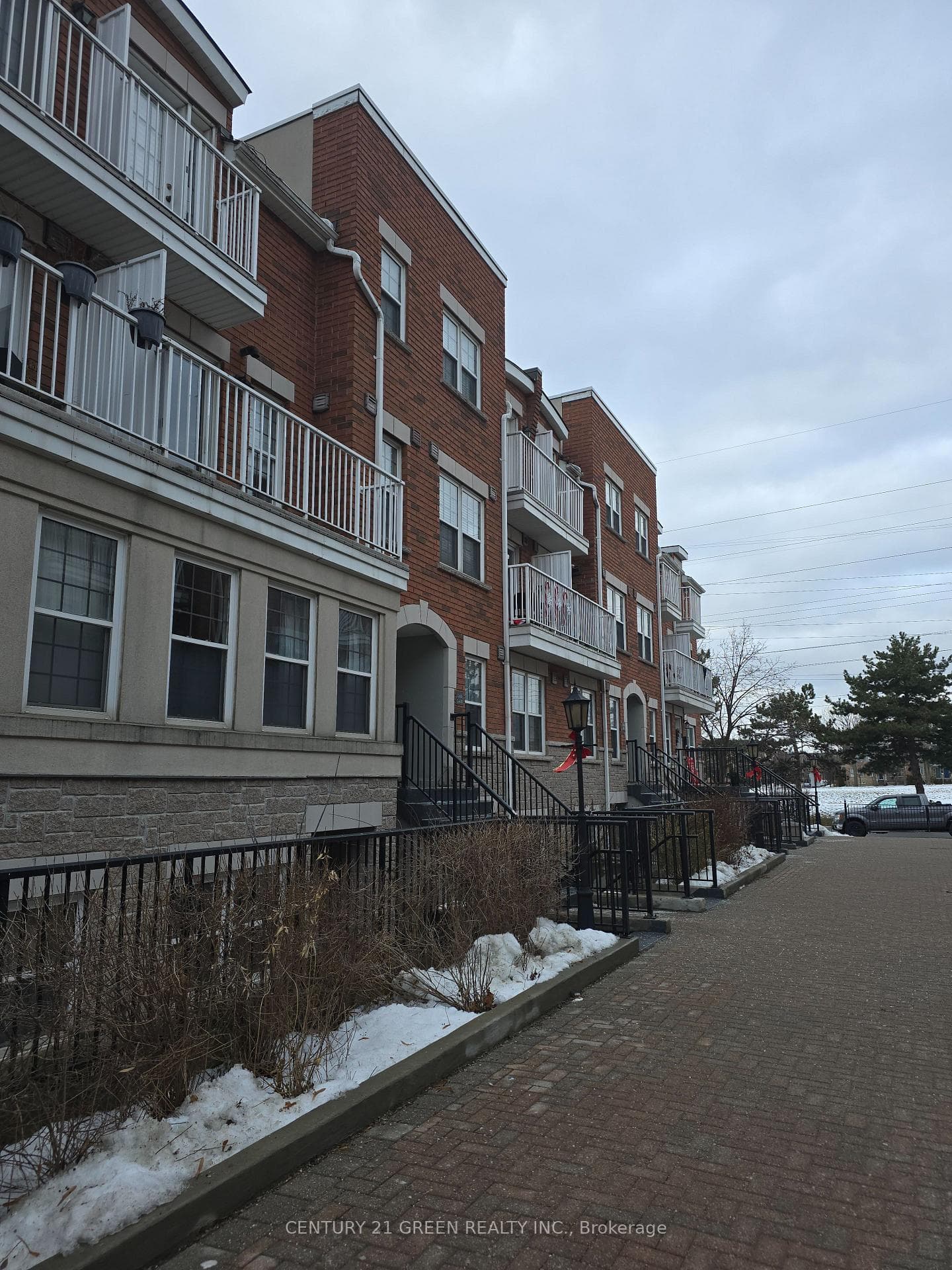 37 Four Winds Drive Unit 22, Downsview / Black Creek, ON M3J 1K7 - Photo 1