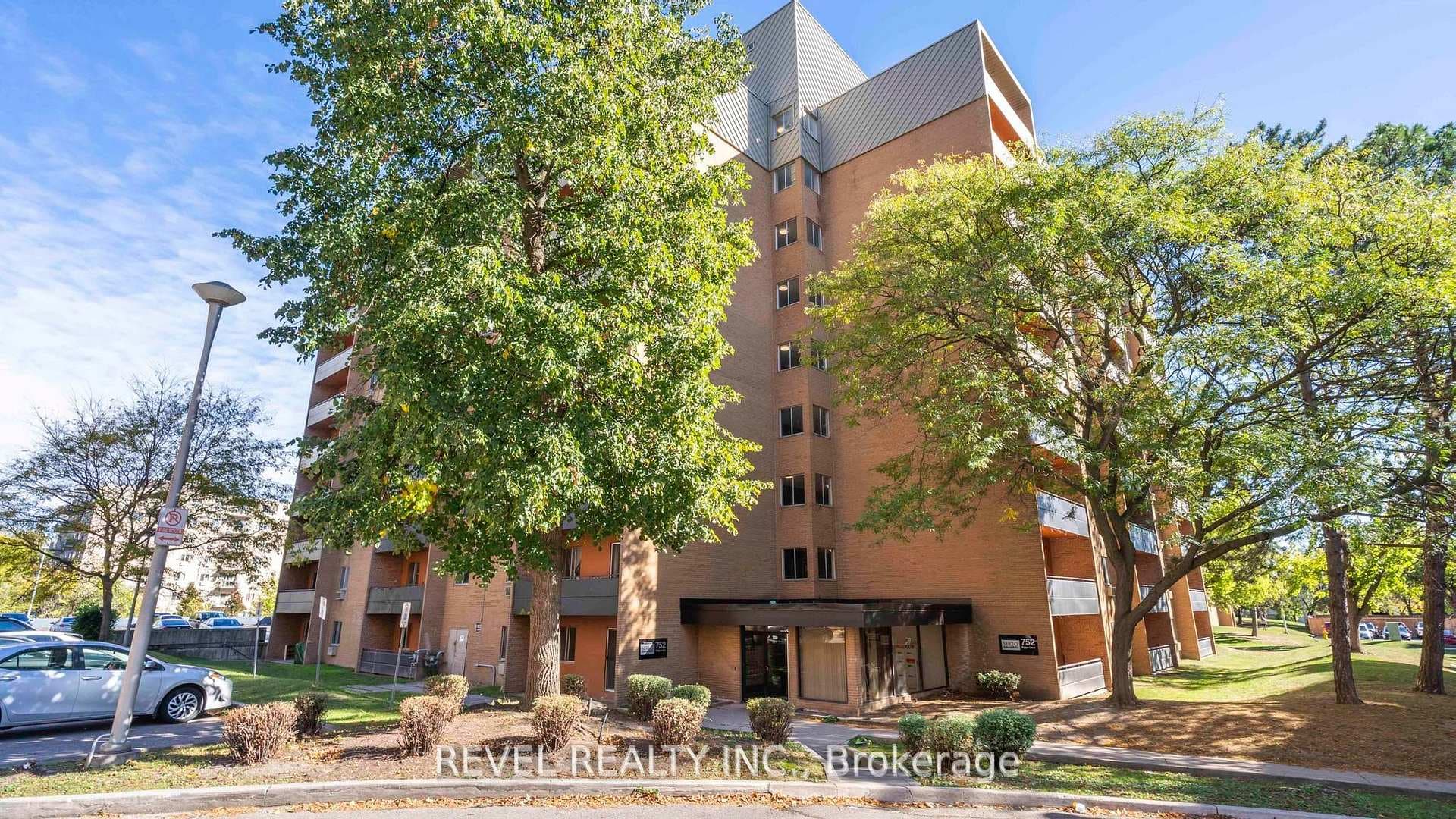 752 Kipps Lane Unit 809, London East