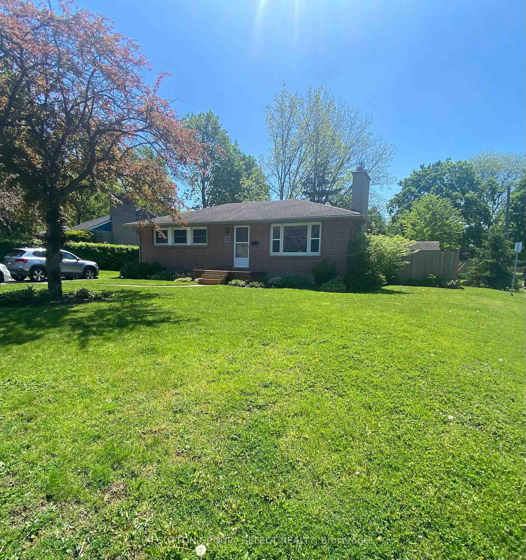 Welcome to 332 Ridgewood Crescent